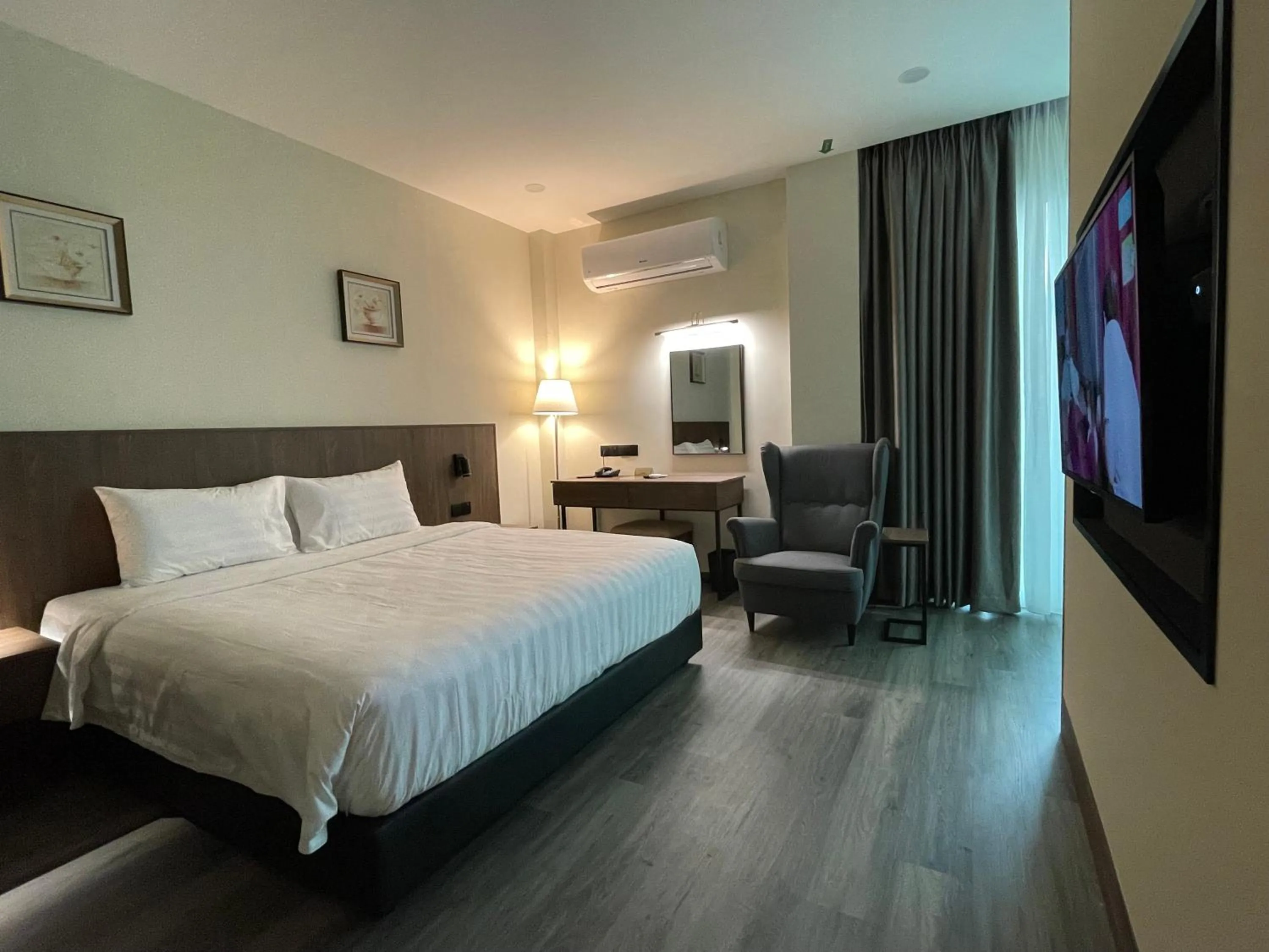 Bedroom, Bed in Hotel Bundusan