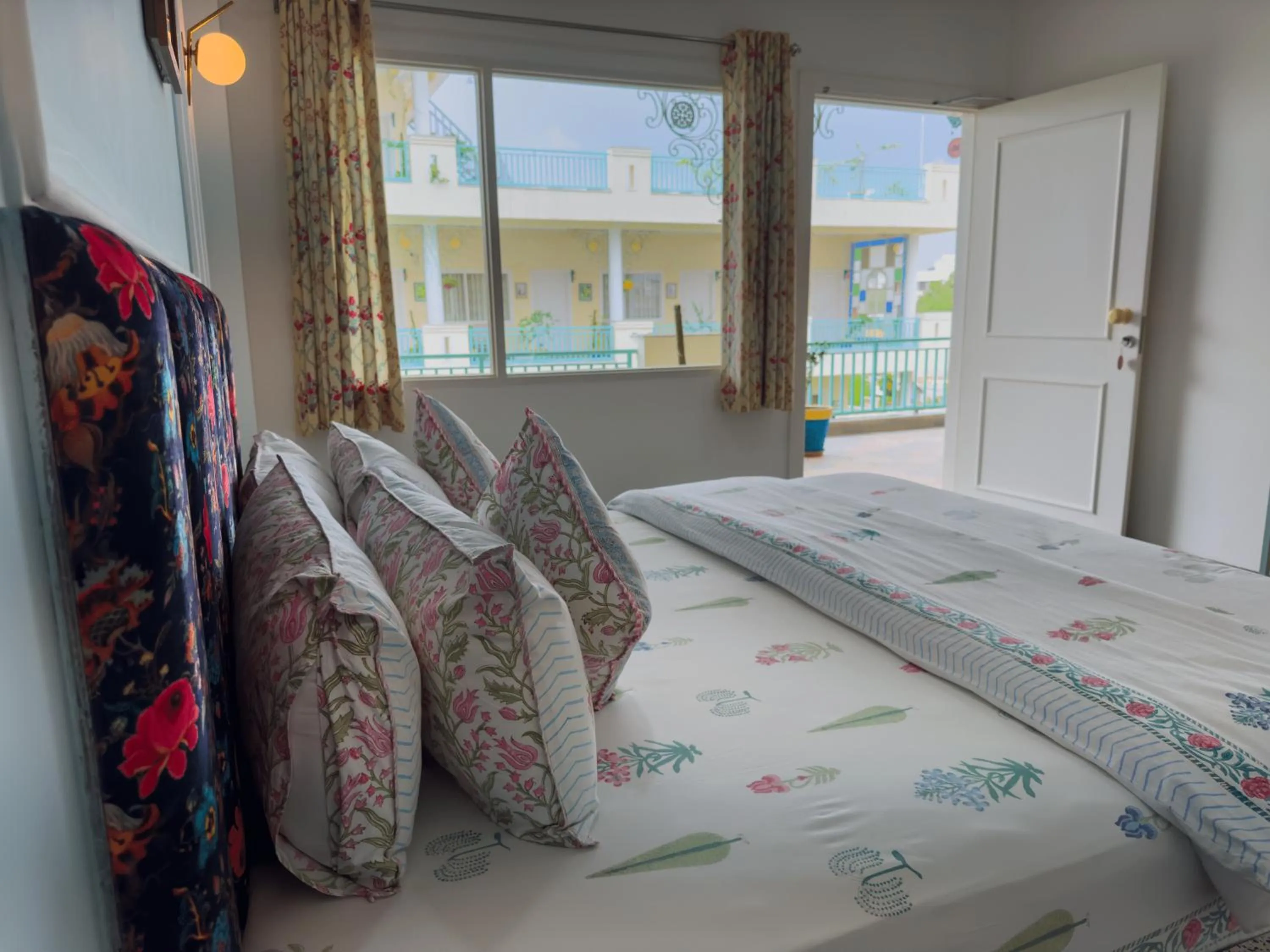 Patio, Bed in Dá Bungalow - A Vacation Abode