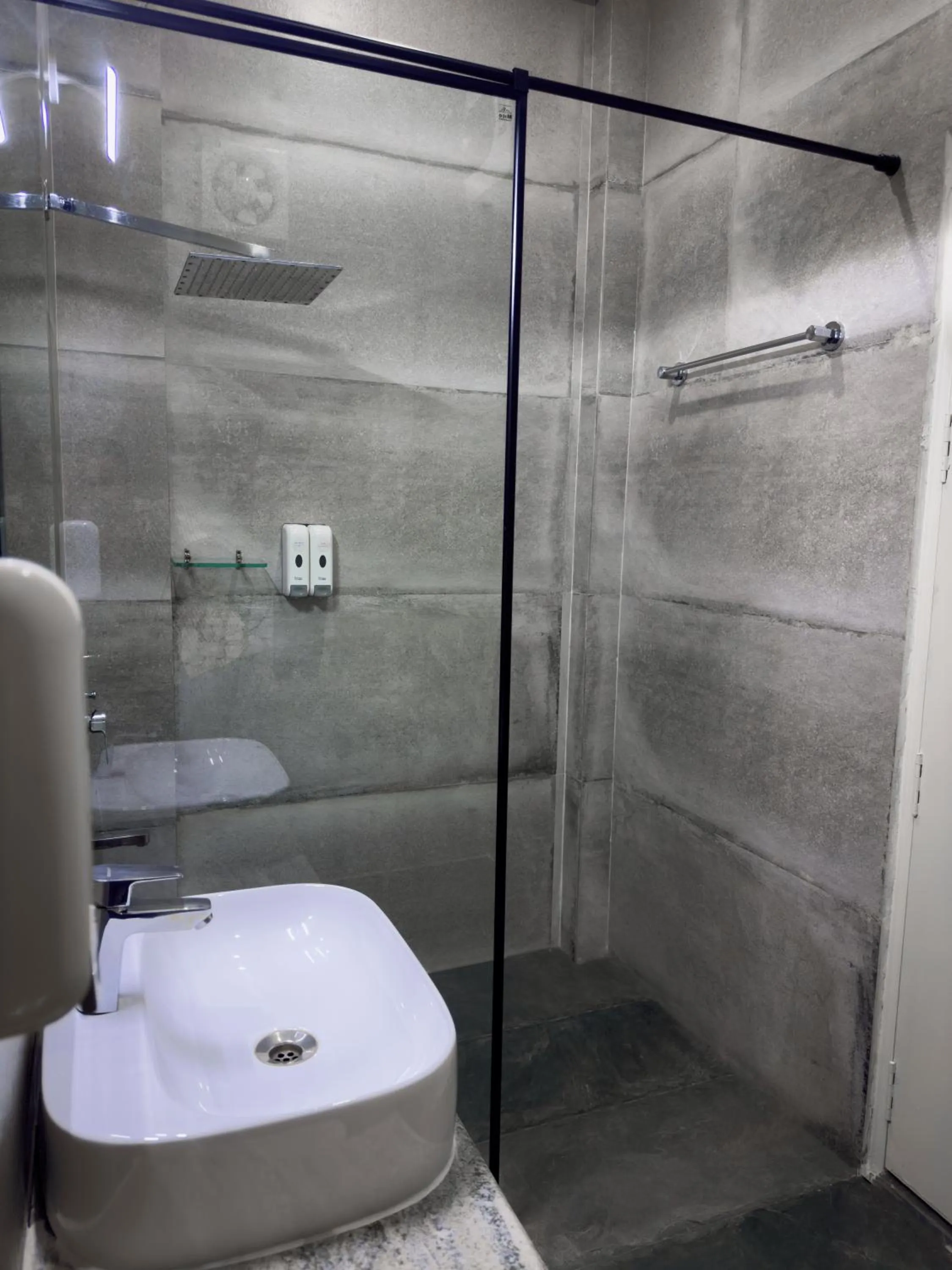 Shower in Dá Bungalow - A Vacation Abode