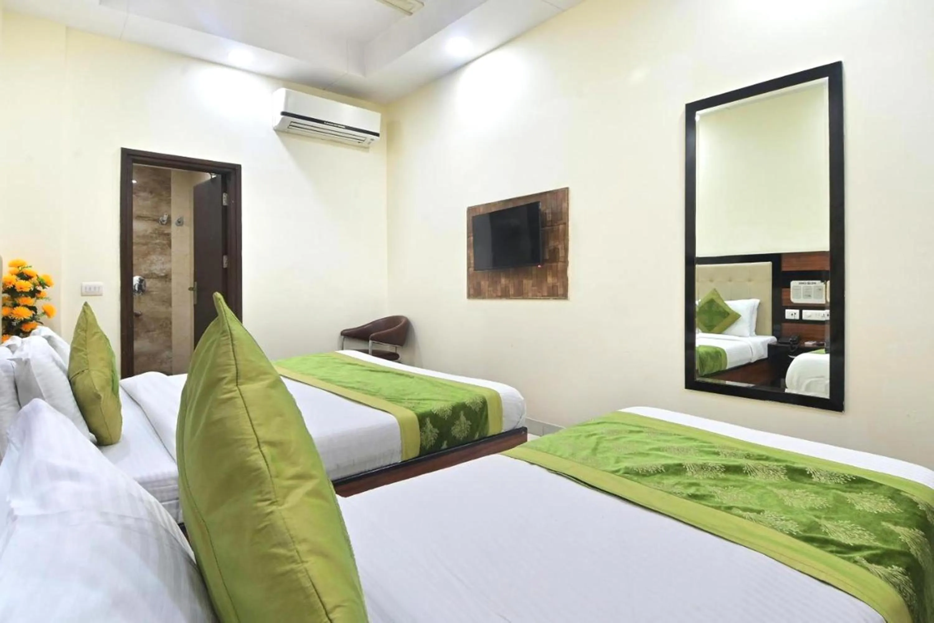 TV and multimedia, Bed in Hotel Emporio View - New Delhi Railway Station - Paharganj