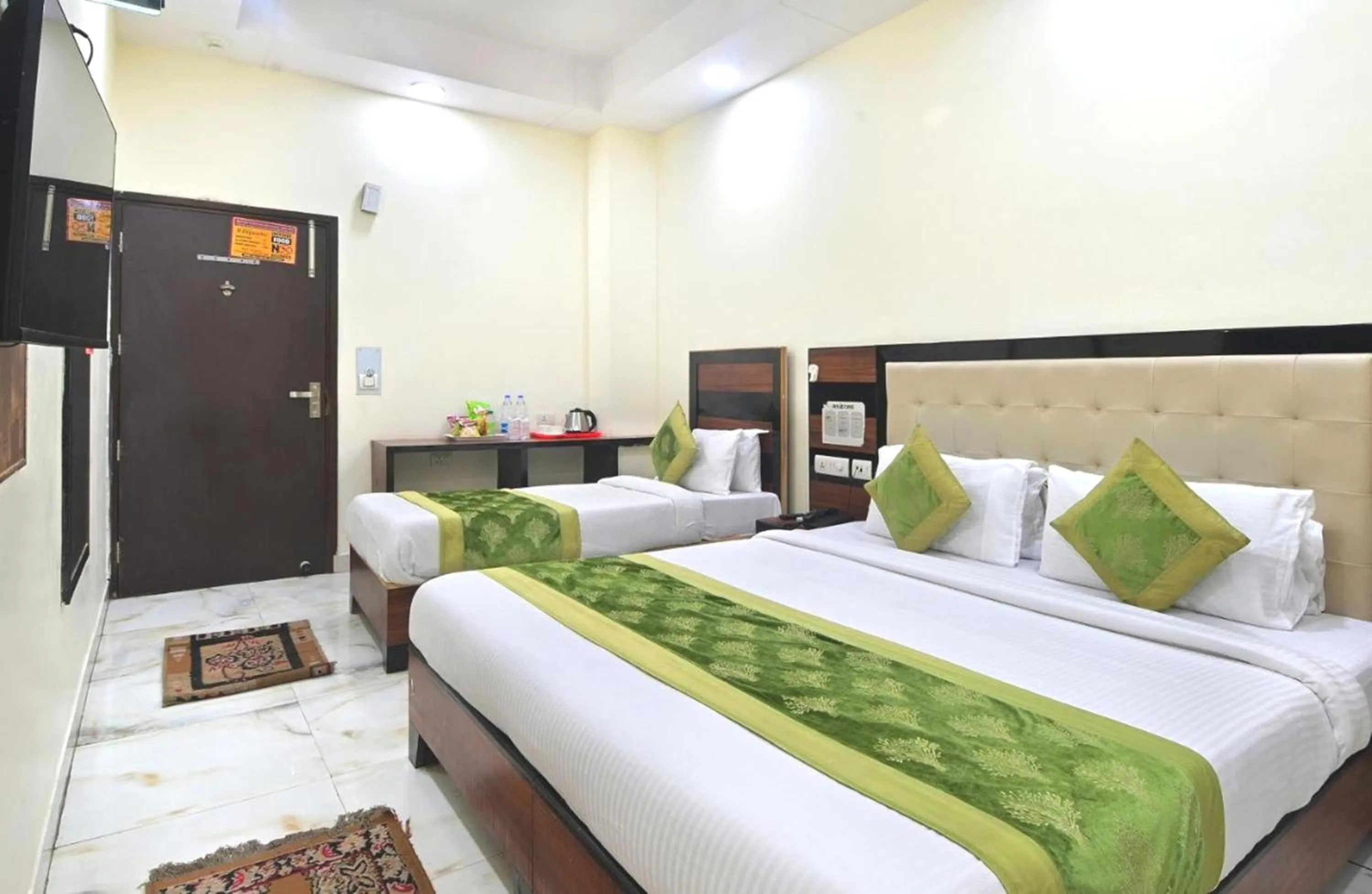 TV and multimedia, Bed in Hotel Emporio View - New Delhi Railway Station - Paharganj