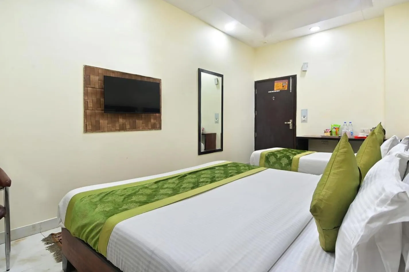 TV and multimedia, Bed in Hotel Emporio View - New Delhi Railway Station - Paharganj