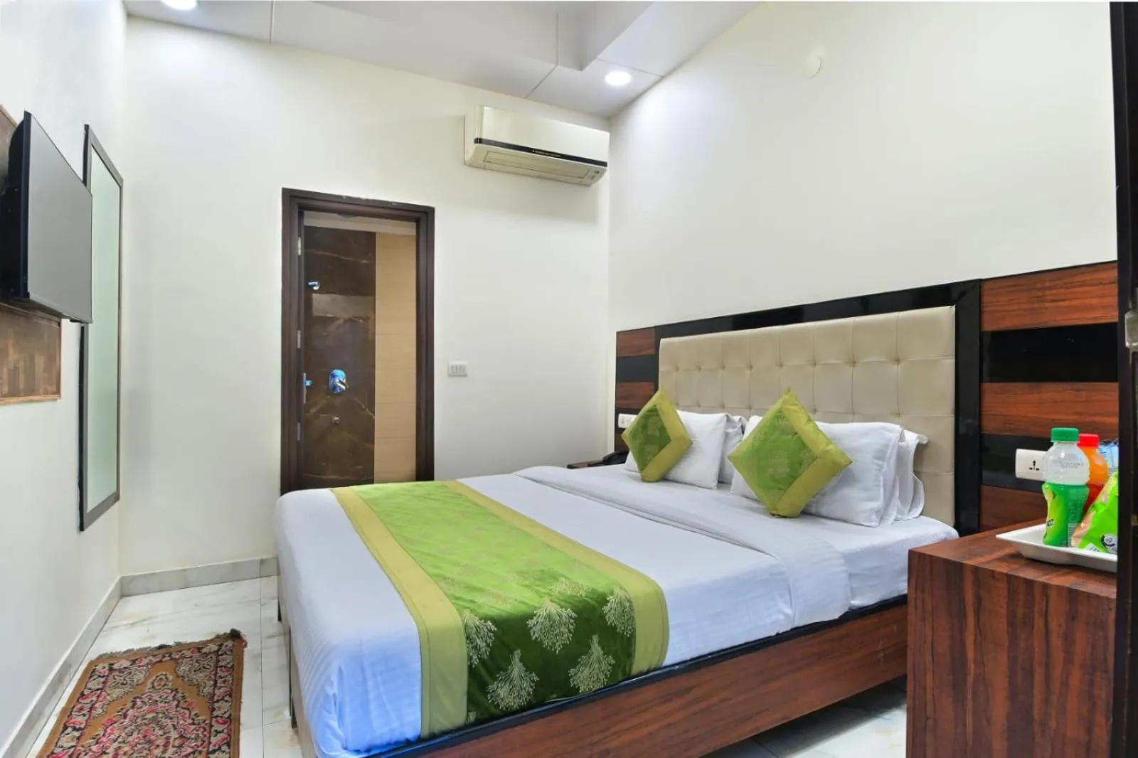 TV and multimedia, Bed in Hotel Emporio View - New Delhi Railway Station - Paharganj