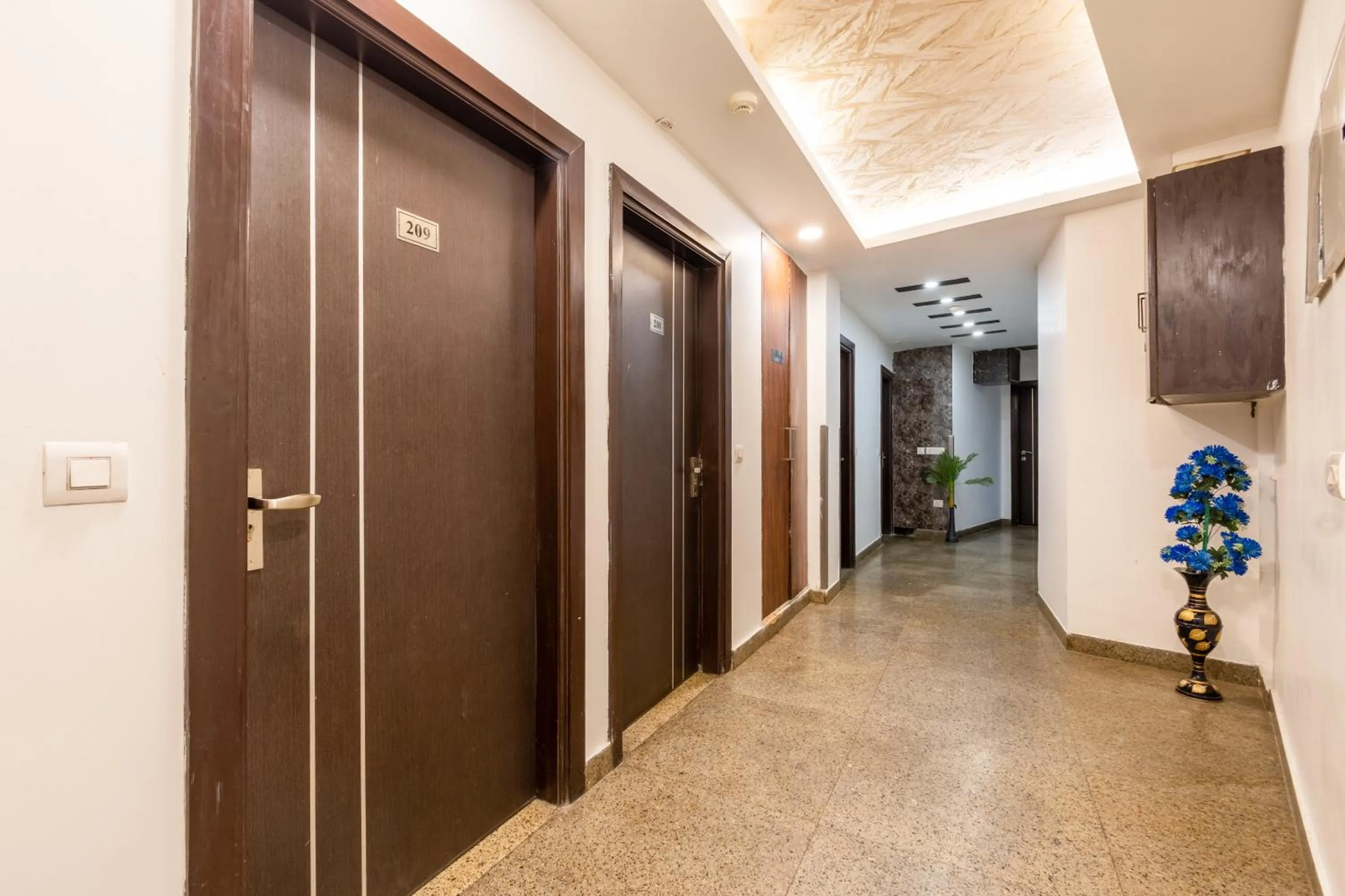 Facade/entrance in Hotel Emporio View - New Delhi Railway Station - Paharganj