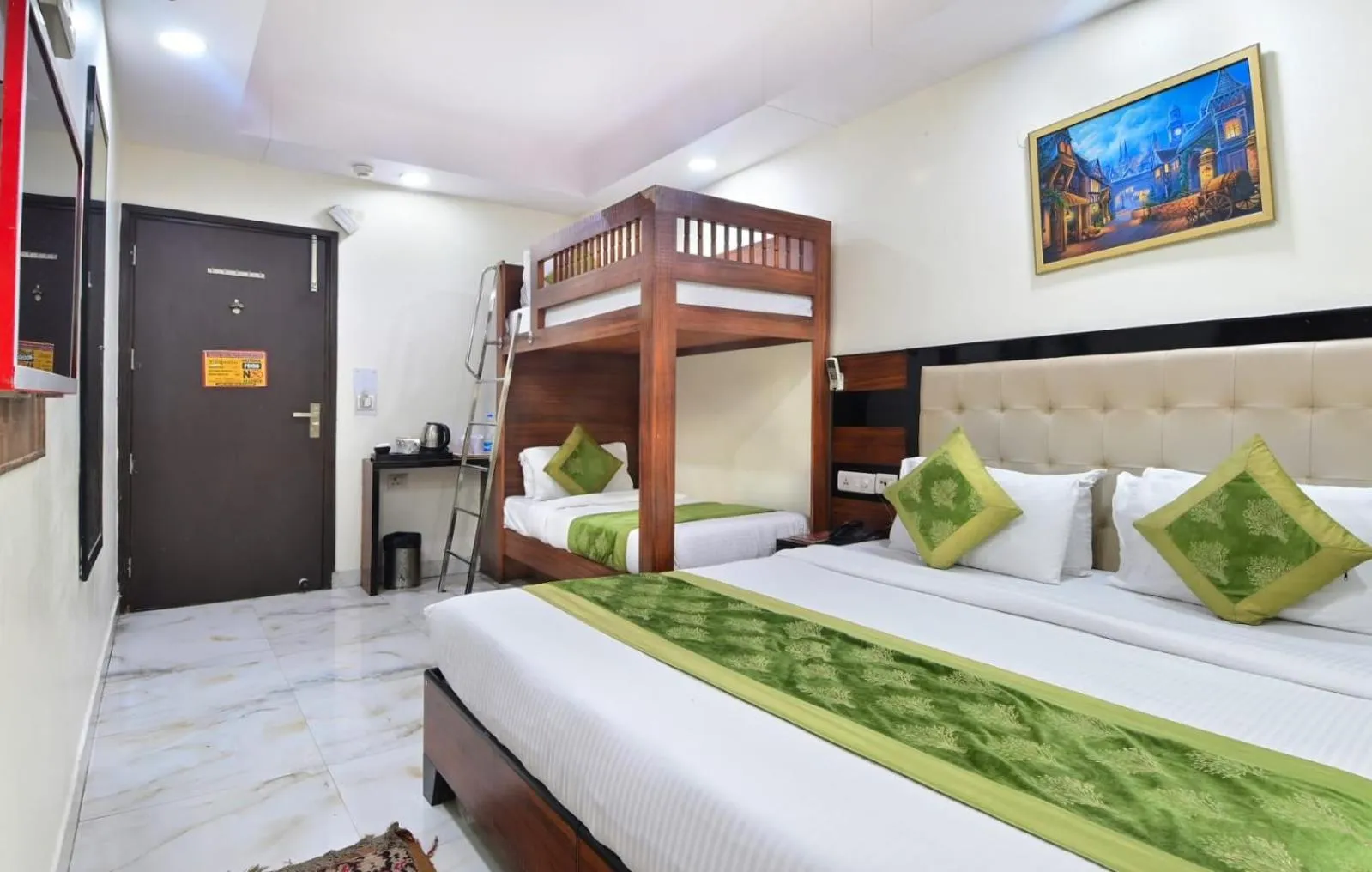 TV and multimedia, Bed in Hotel Emporio View - New Delhi Railway Station - Paharganj