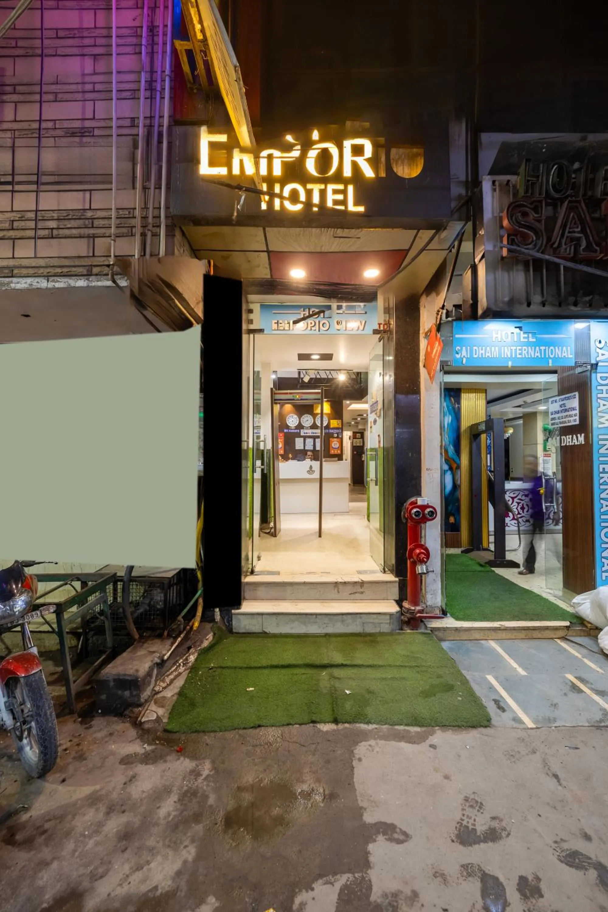 Night in Hotel Emporio View - New Delhi Railway Station - Paharganj