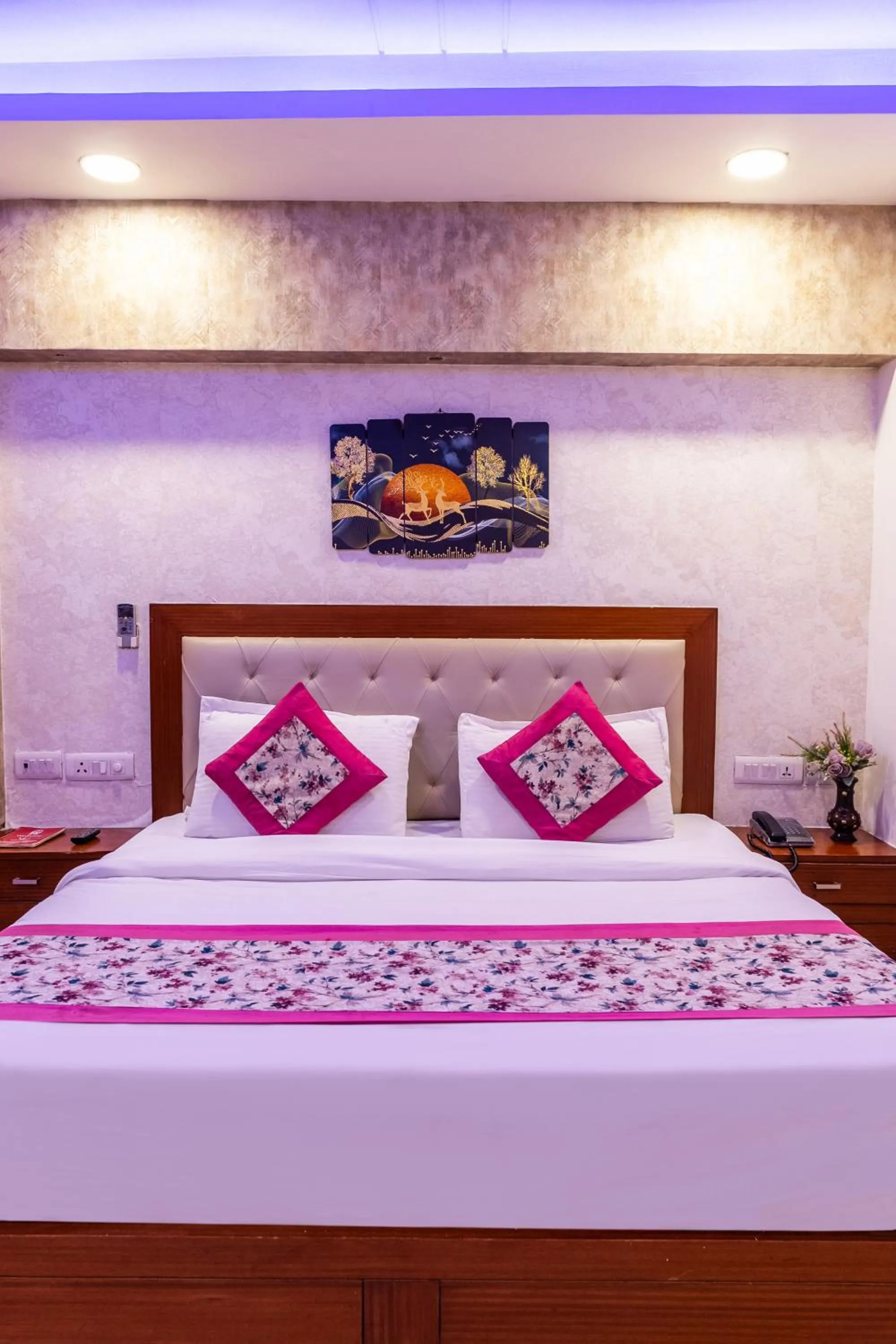 Bed in Hotel Emporio View - New Delhi Railway Station - Paharganj