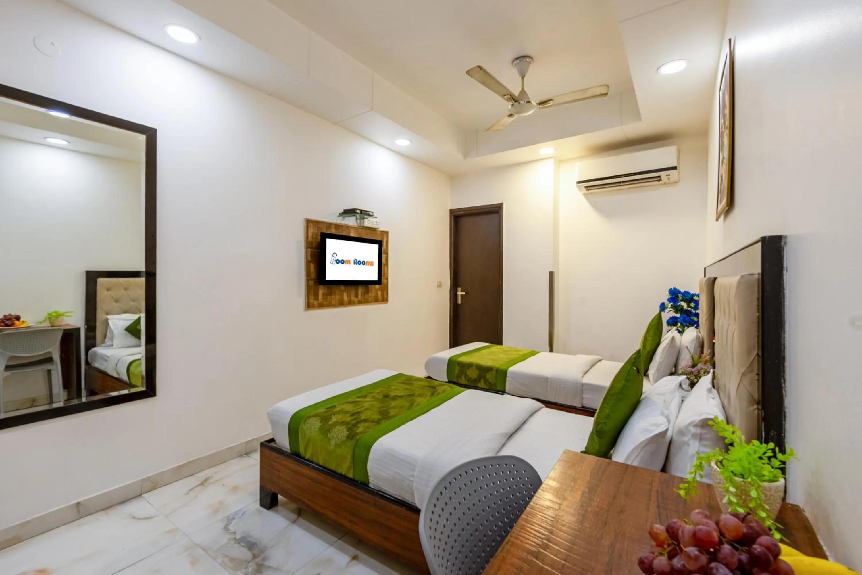 TV and multimedia, Bed in Hotel Emporio View - New Delhi Railway Station - Paharganj