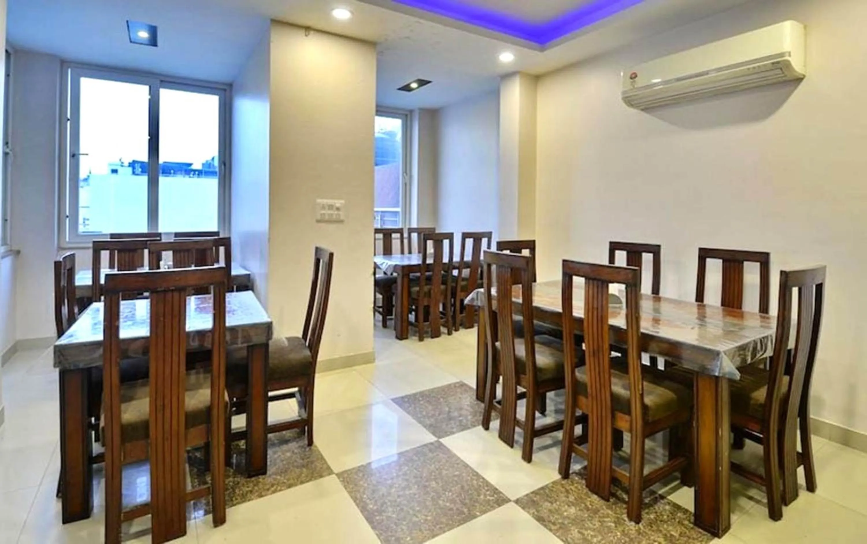 Property building in Hotel Emporio View - New Delhi Railway Station - Paharganj