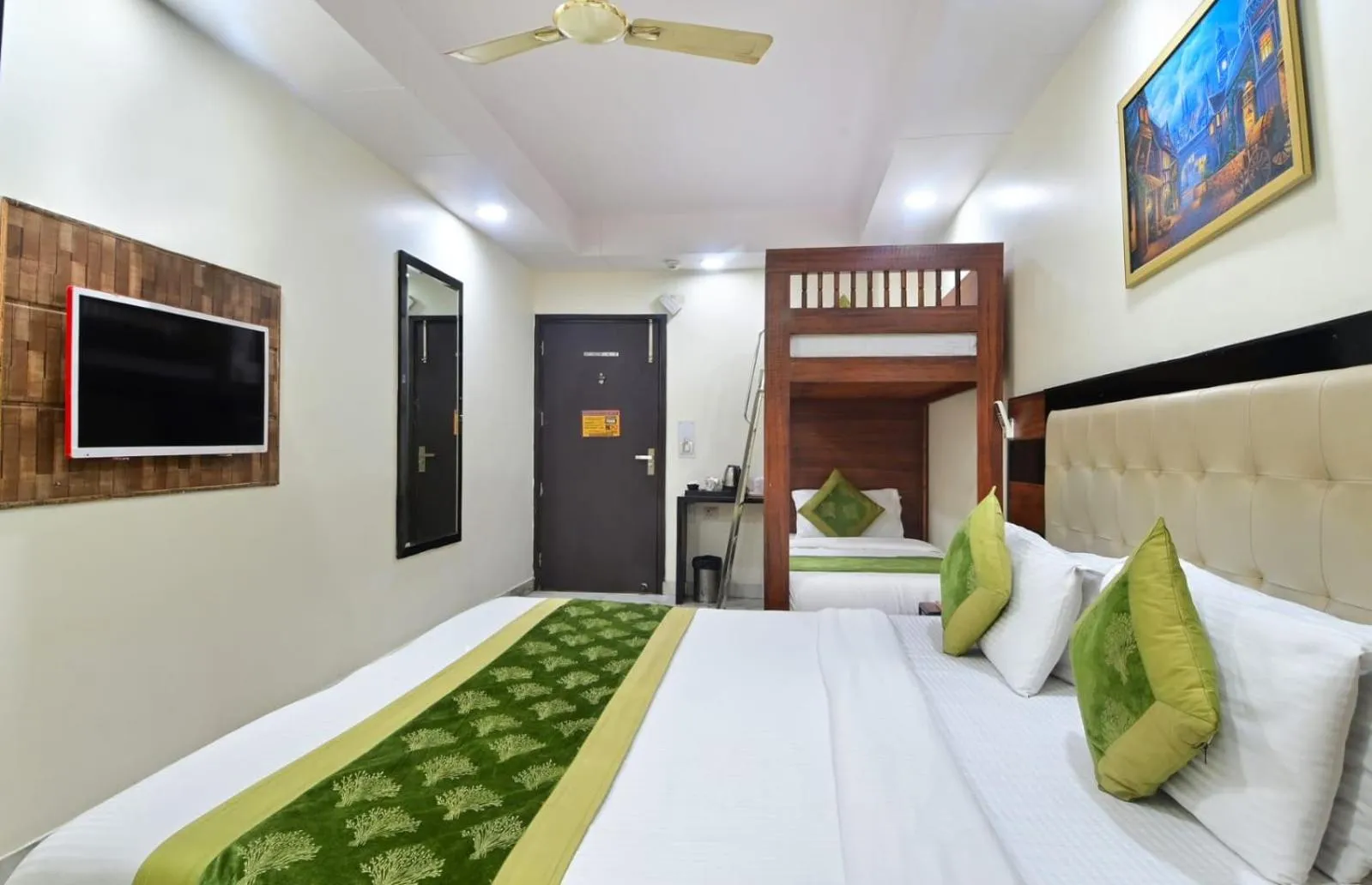 TV and multimedia, Bed in Hotel Emporio View - New Delhi Railway Station - Paharganj