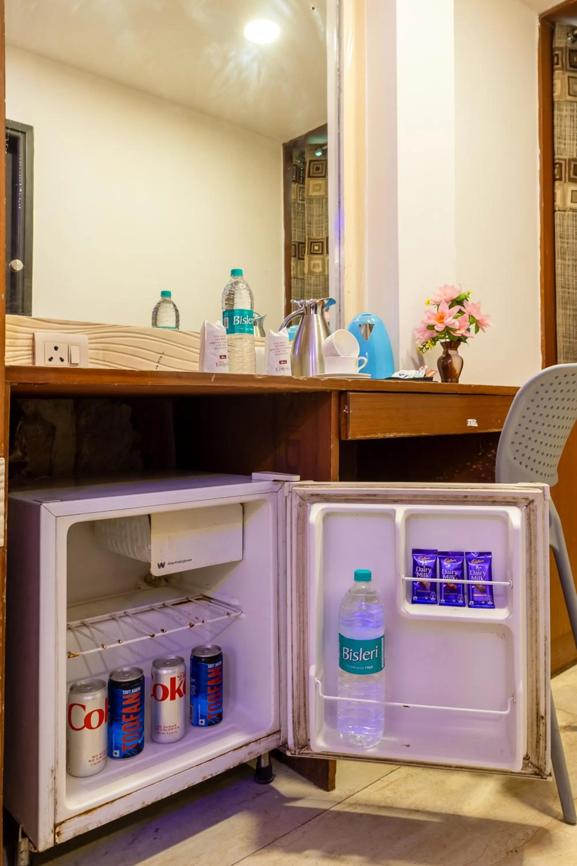 Kitchen or kitchenette in Hotel Emporio View - New Delhi Railway Station - Paharganj