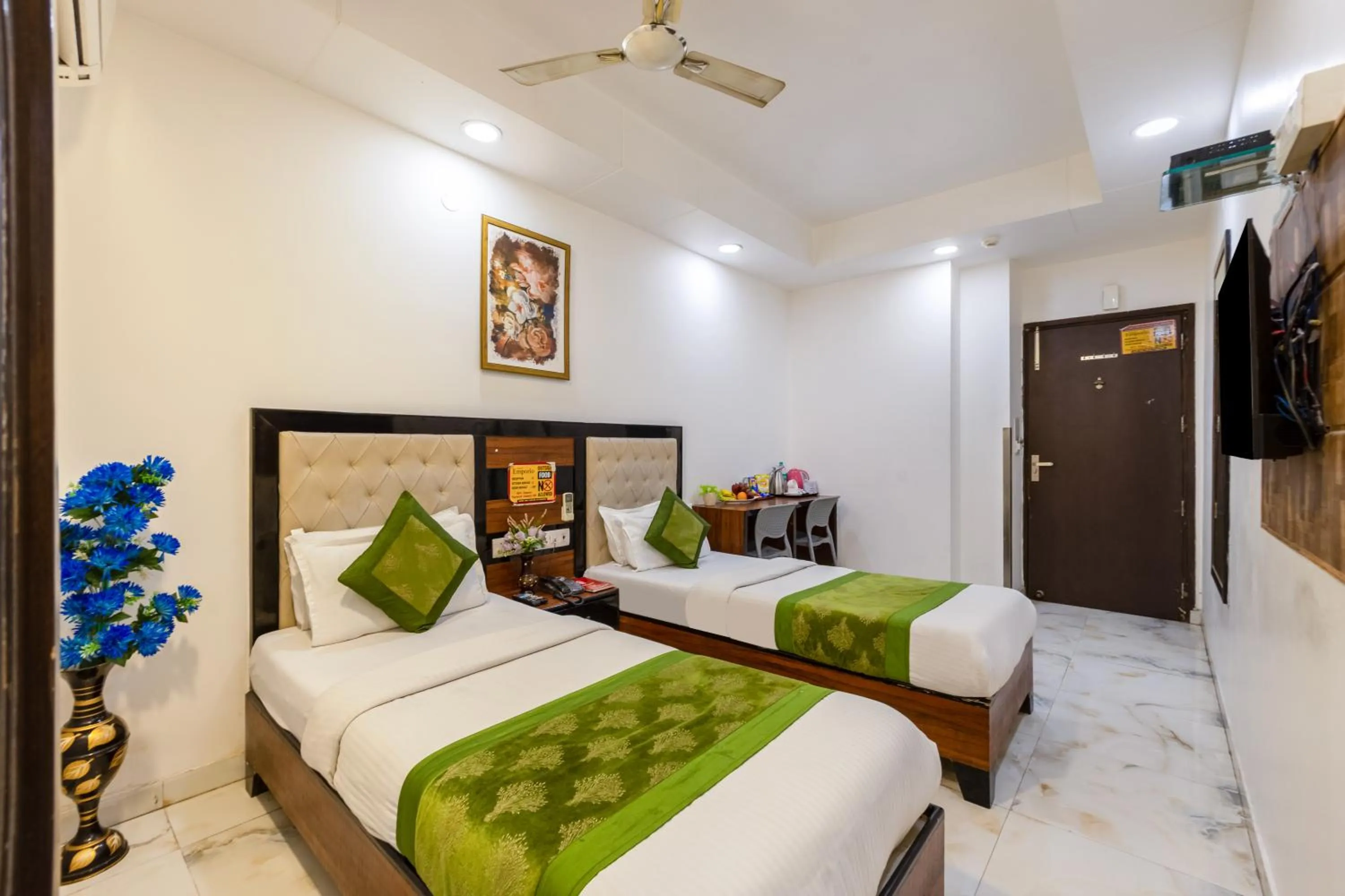 TV and multimedia, Bed in Hotel Emporio View - New Delhi Railway Station - Paharganj