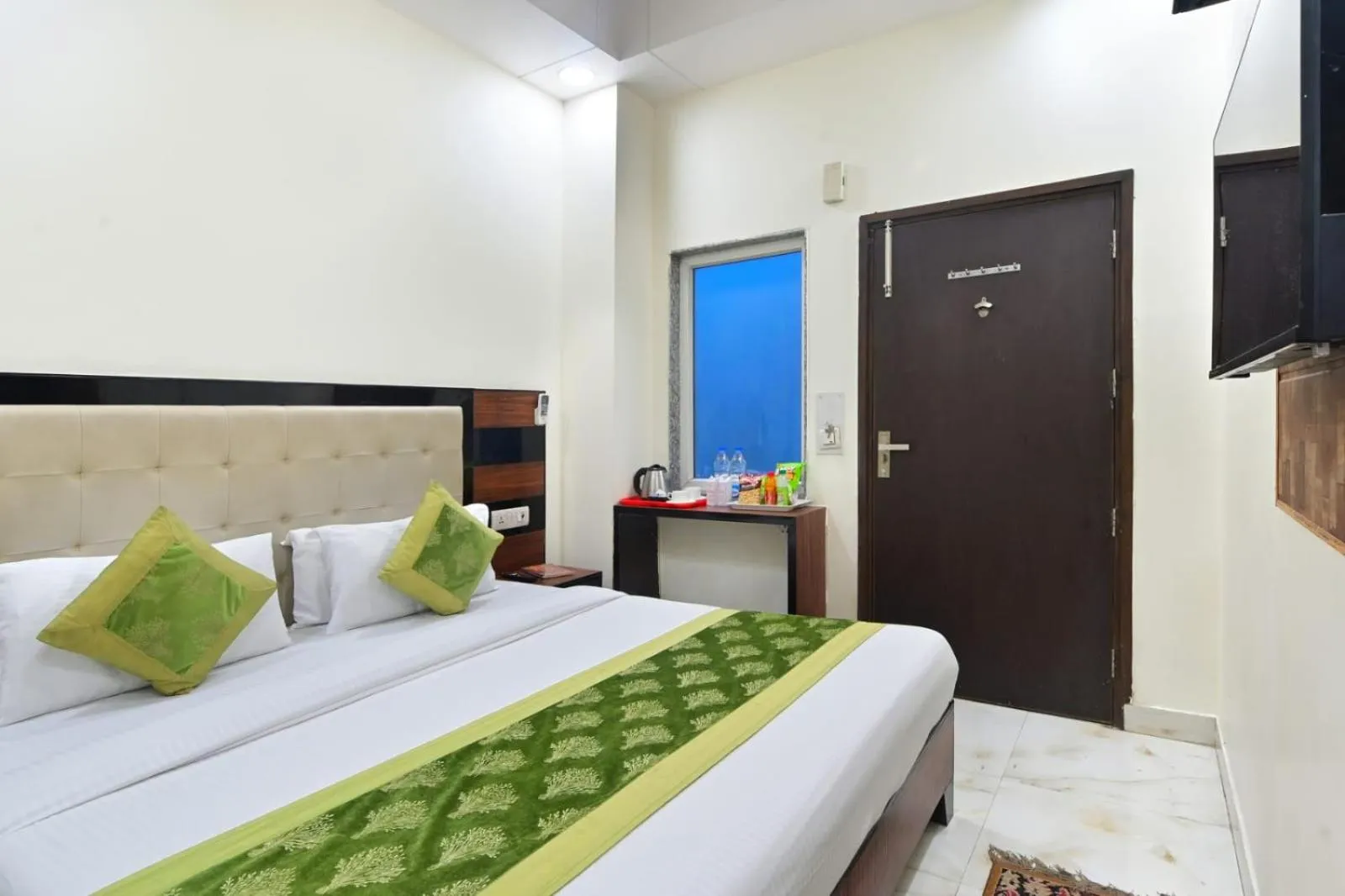 TV and multimedia, Bed in Hotel Emporio View - New Delhi Railway Station - Paharganj