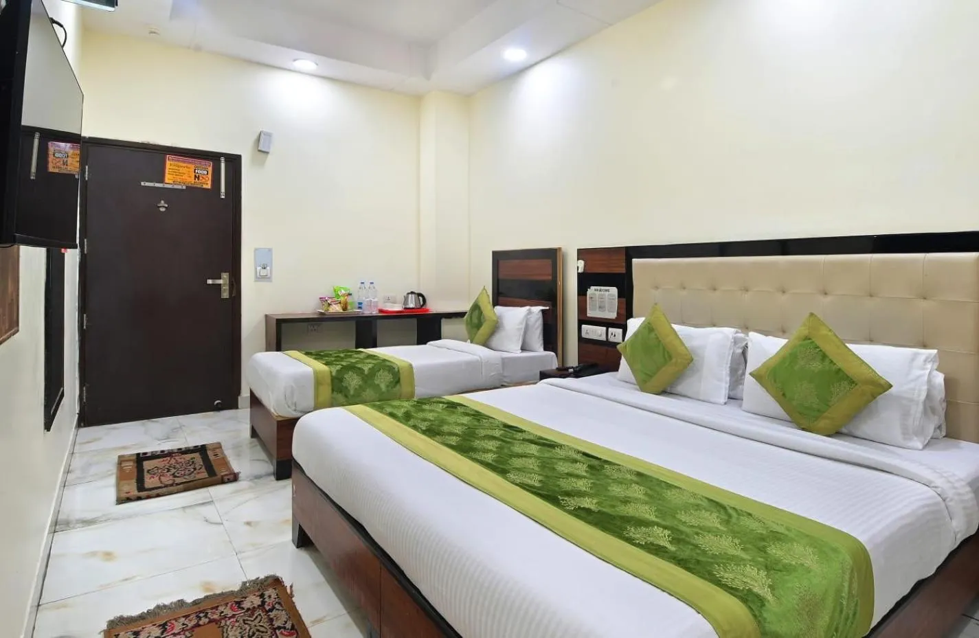 TV and multimedia, Bed in Hotel Emporio View - New Delhi Railway Station - Paharganj