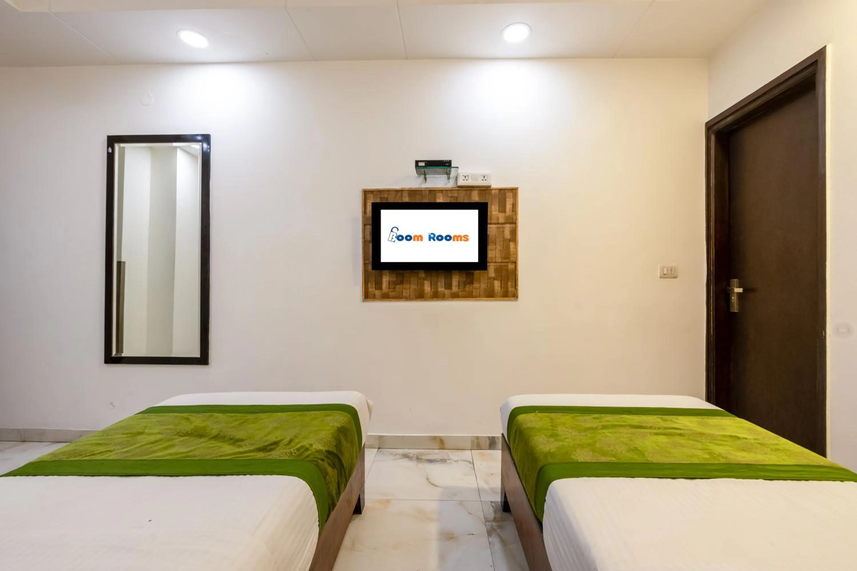 Bed in Hotel Emporio View - New Delhi Railway Station - Paharganj