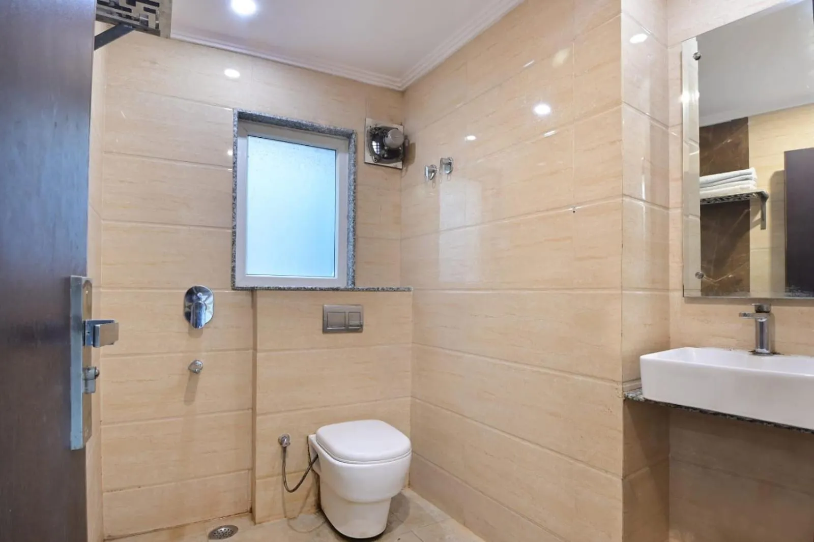 Bathroom in Hotel Emporio View - New Delhi Railway Station - Paharganj