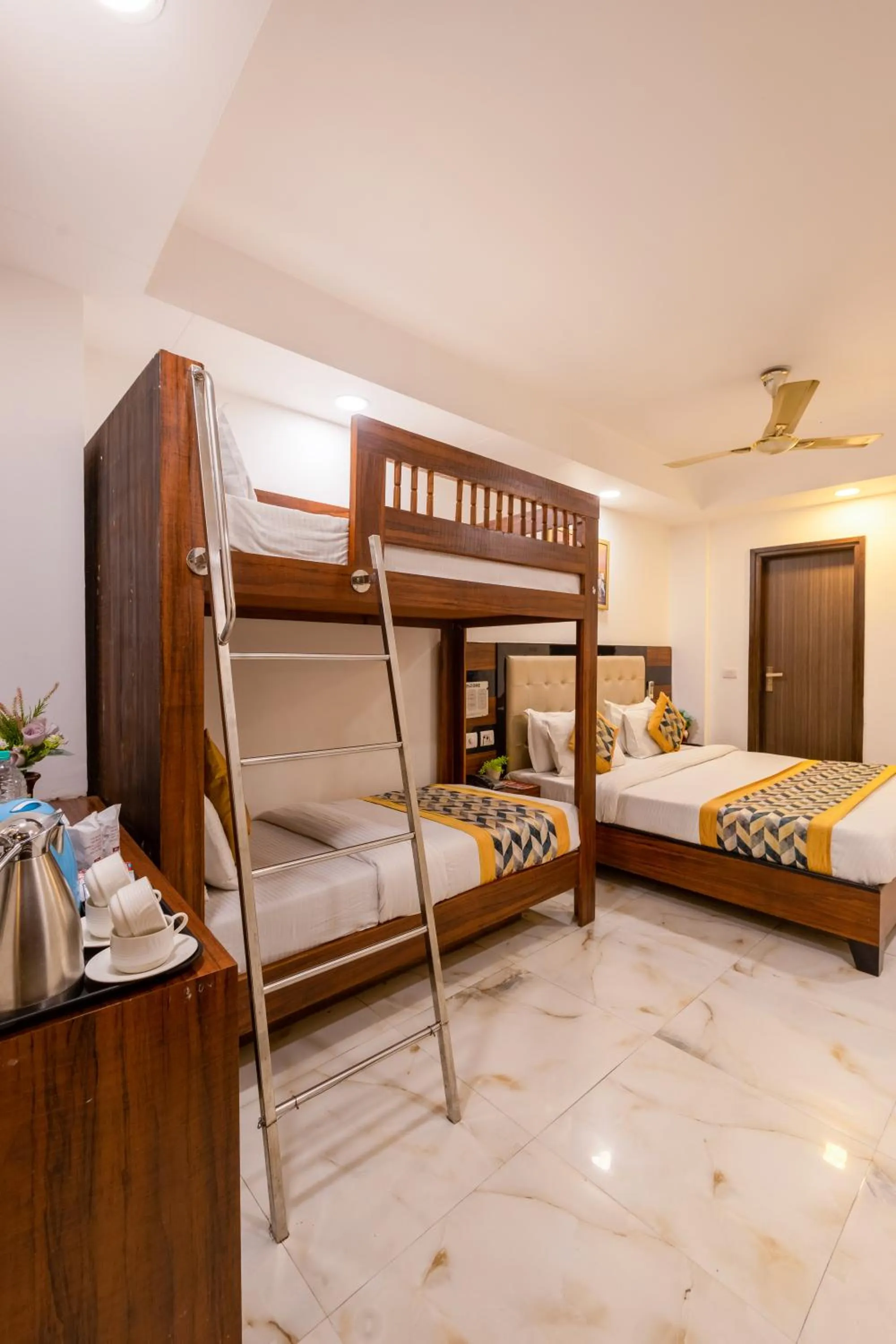 Bed in Hotel Emporio View - New Delhi Railway Station - Paharganj
