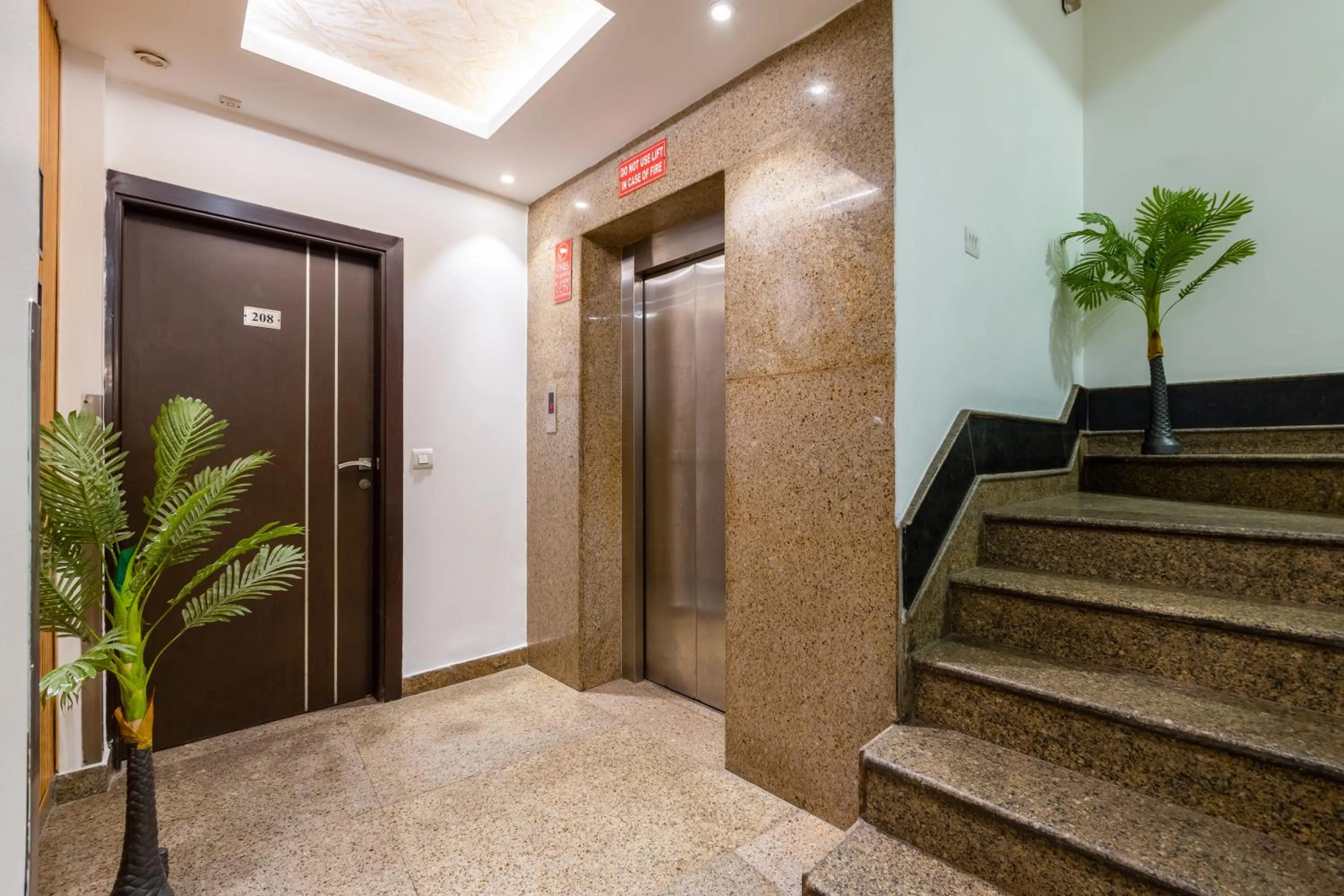 elevator in Hotel Emporio View - New Delhi Railway Station - Paharganj