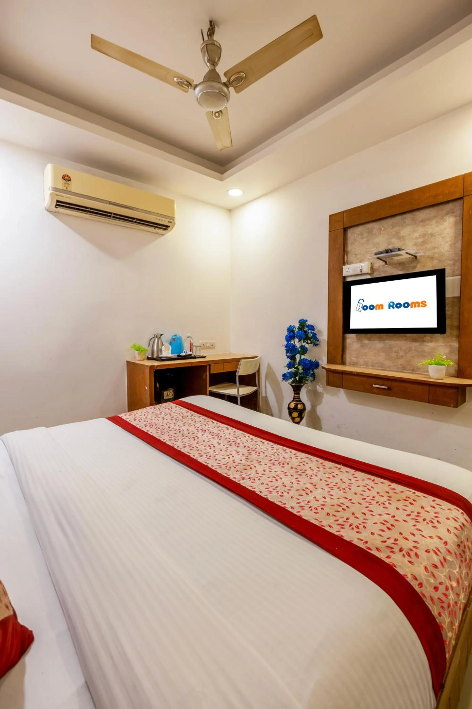 TV and multimedia, Bed in Hotel Emporio View - New Delhi Railway Station - Paharganj