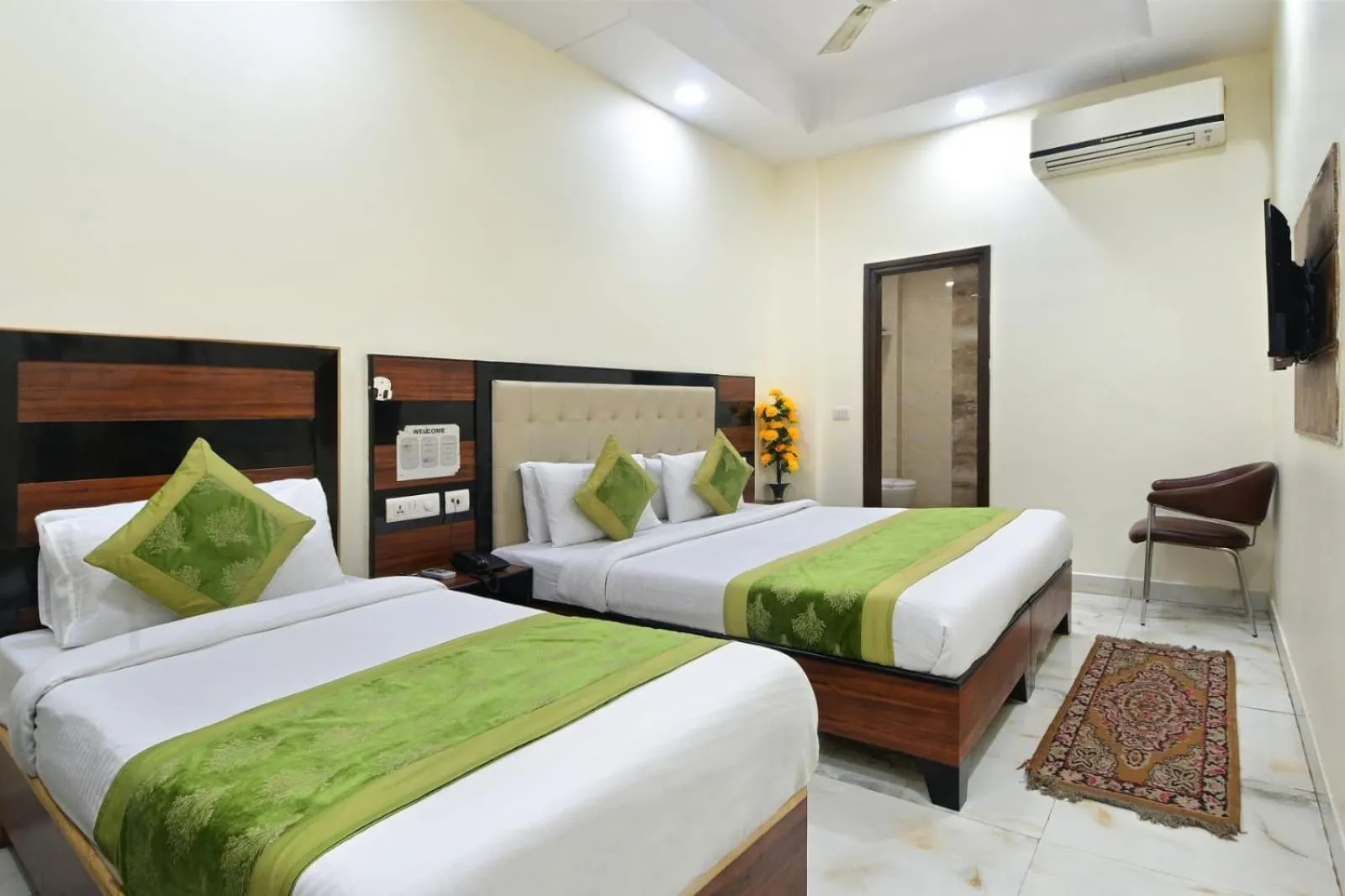 TV and multimedia, Bed in Hotel Emporio View - New Delhi Railway Station - Paharganj