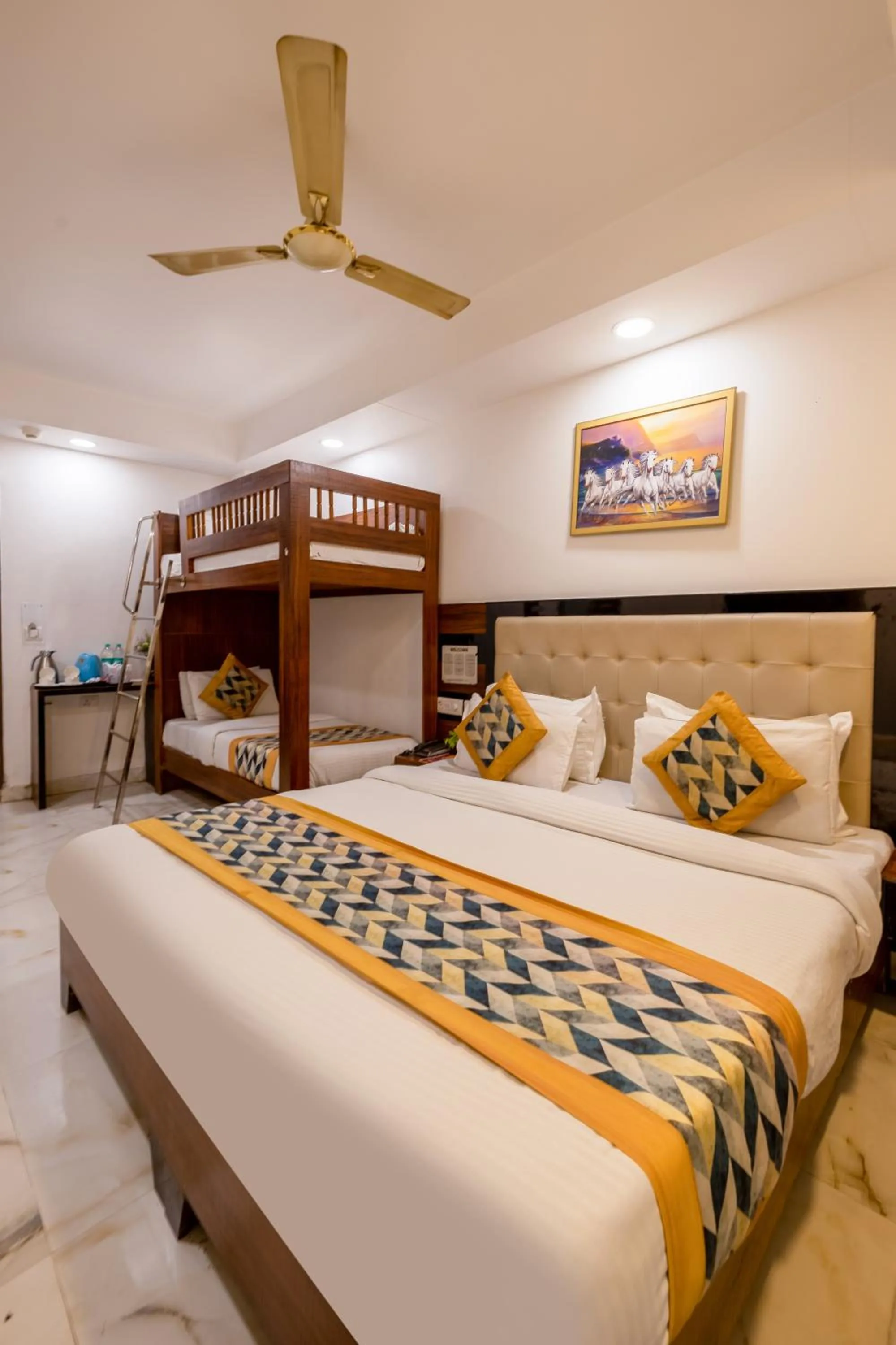 Bed in Hotel Emporio View - New Delhi Railway Station - Paharganj