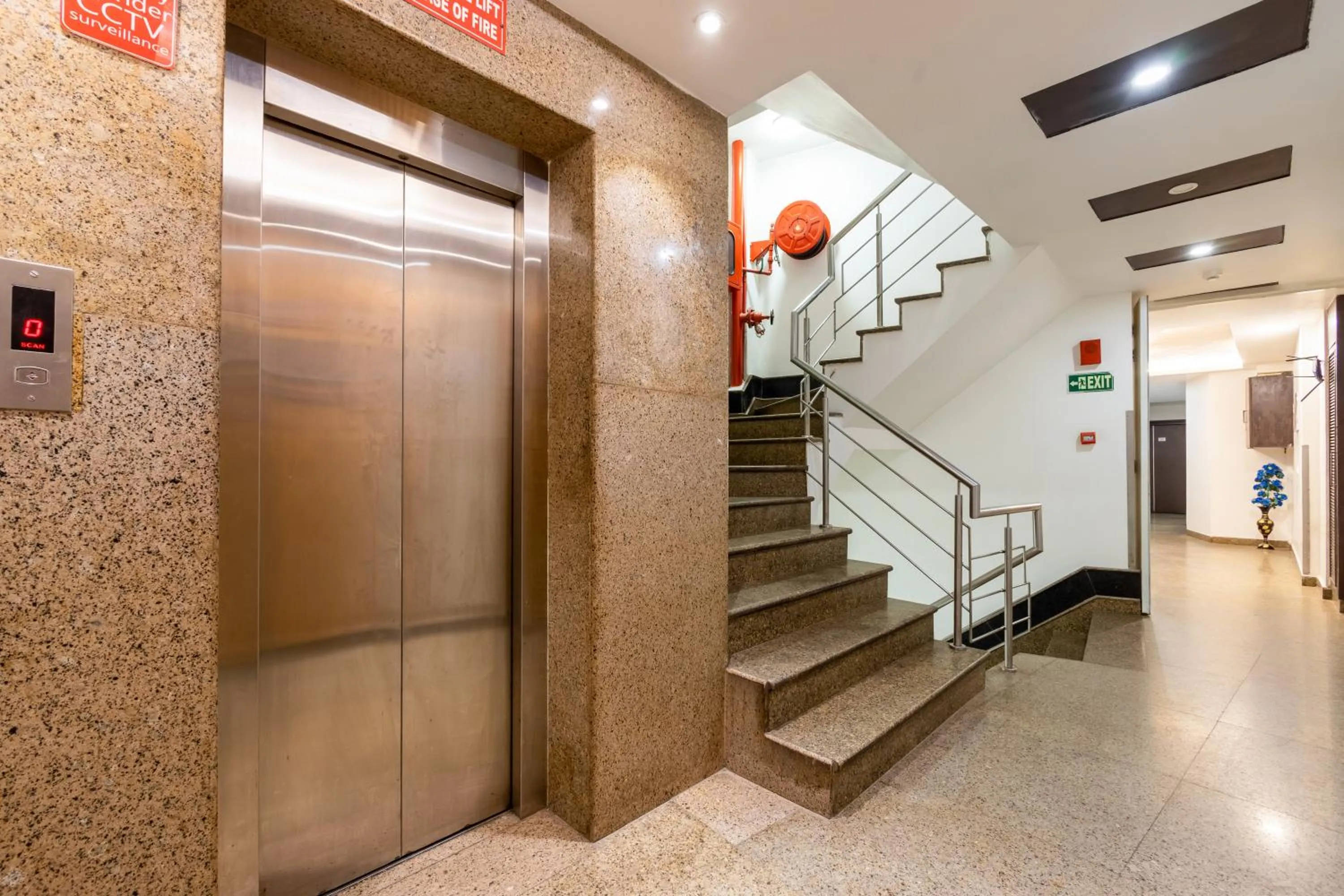 elevator in Hotel Emporio View - New Delhi Railway Station - Paharganj