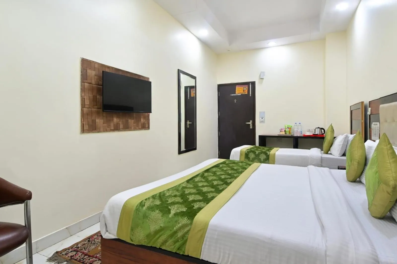 TV and multimedia, Bed in Hotel Emporio View - New Delhi Railway Station - Paharganj