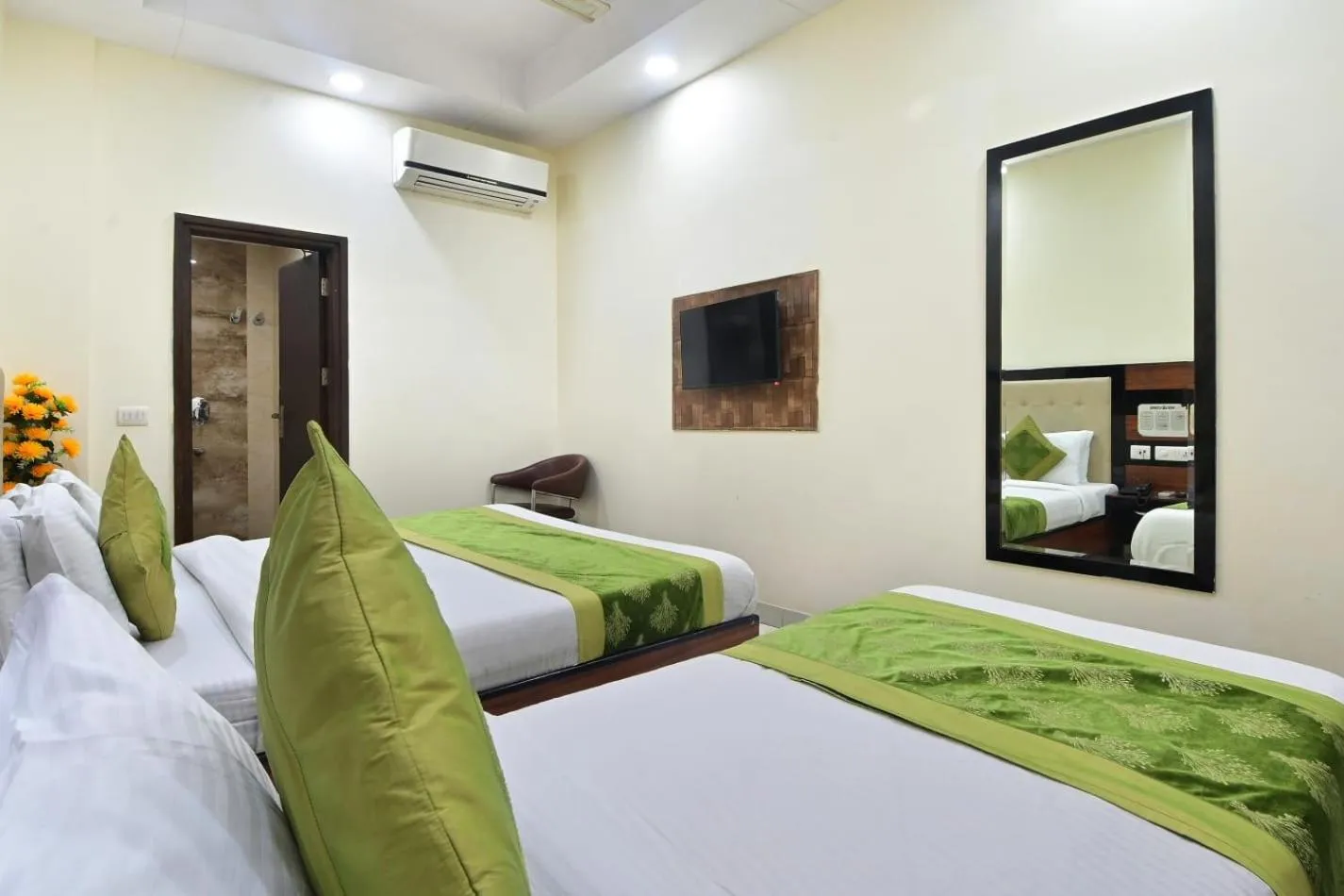 TV and multimedia, Bed in Hotel Emporio View - New Delhi Railway Station - Paharganj