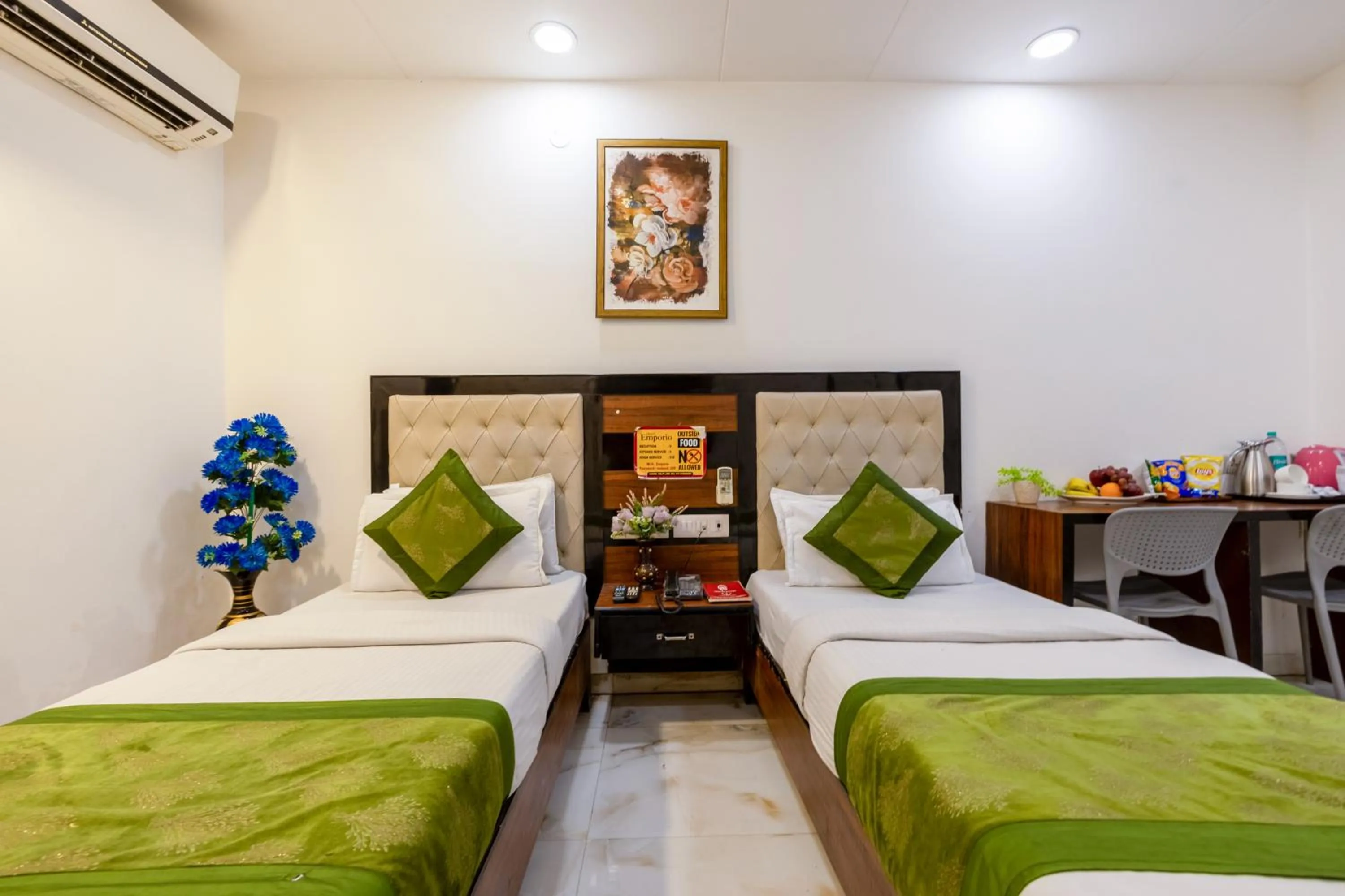 Photo of the whole room, Bed in Hotel Emporio View - New Delhi Railway Station - Paharganj