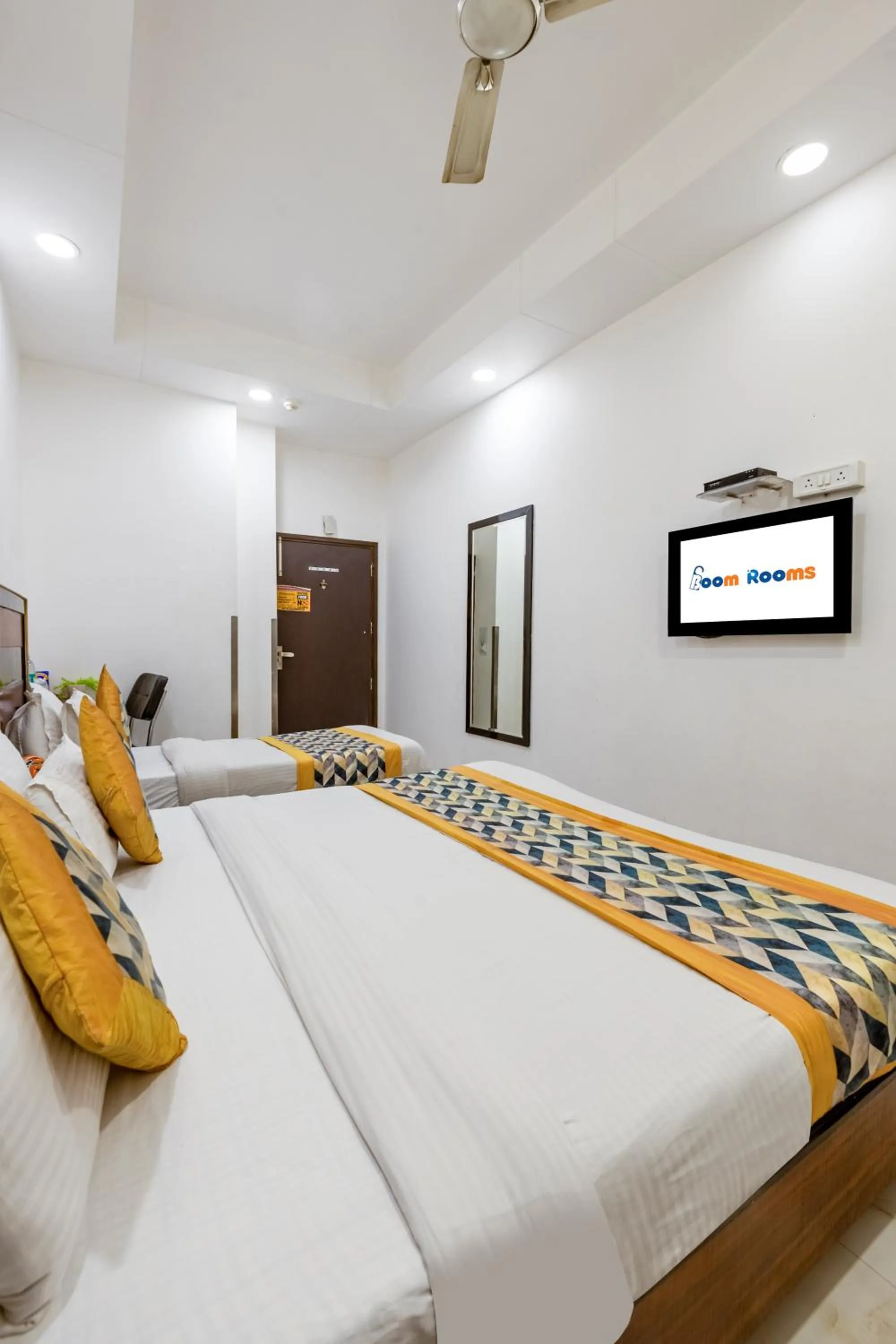 Bed in Hotel Emporio View - New Delhi Railway Station - Paharganj