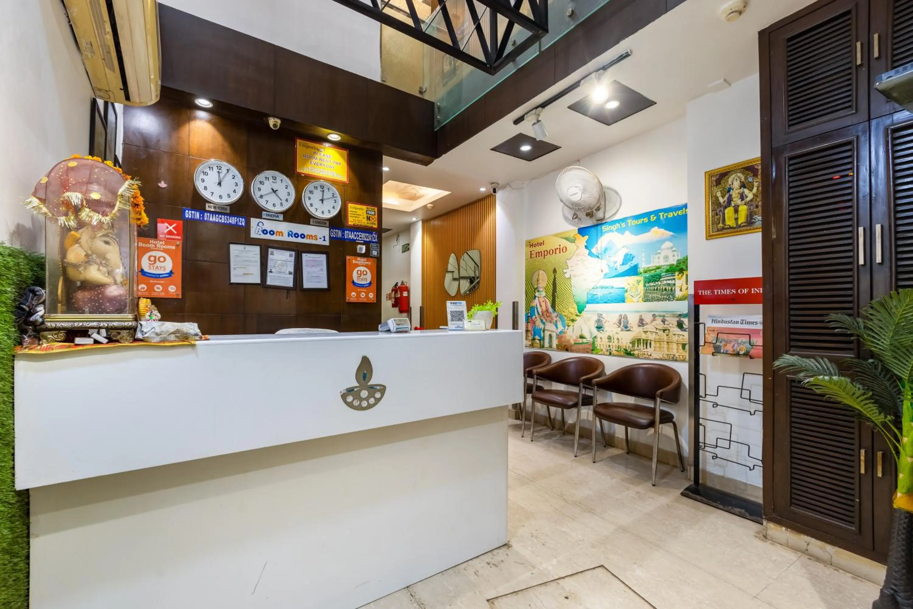 Facade/entrance in Hotel Emporio View - New Delhi Railway Station - Paharganj