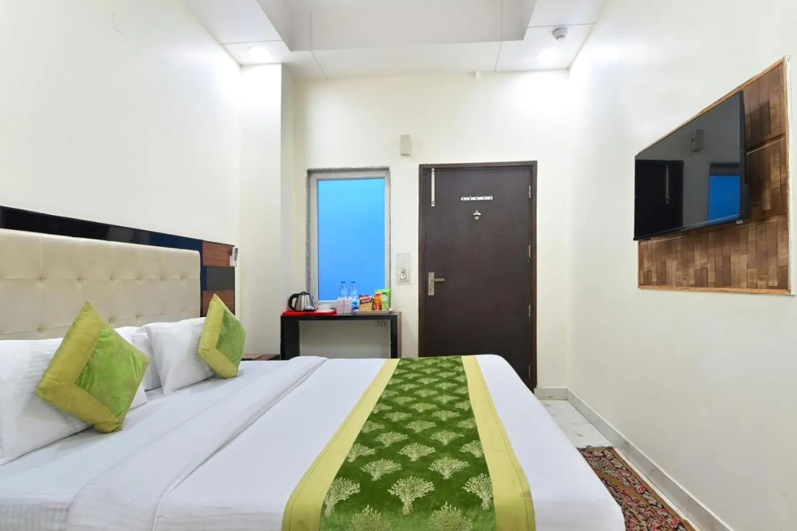 TV and multimedia, Bed in Hotel Emporio View - New Delhi Railway Station - Paharganj