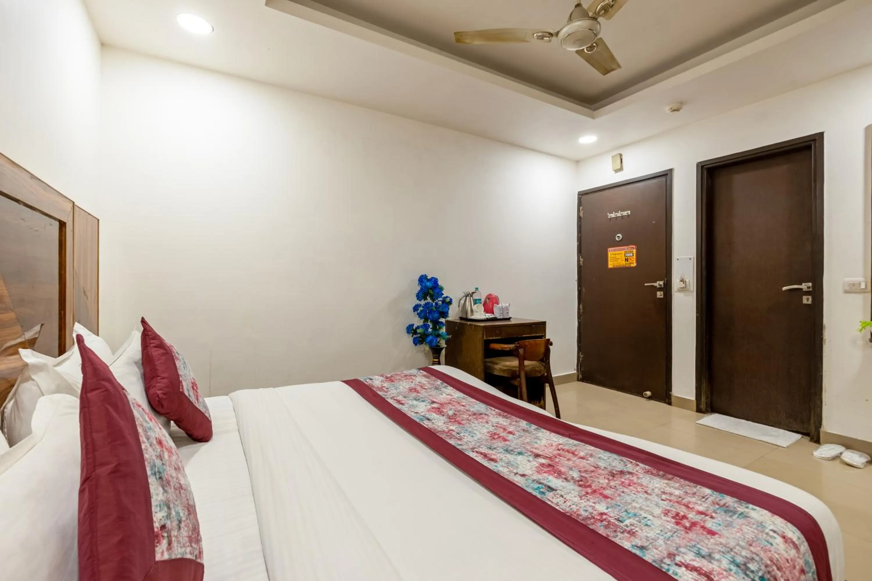 Bed in Hotel Emporio View - New Delhi Railway Station - Paharganj