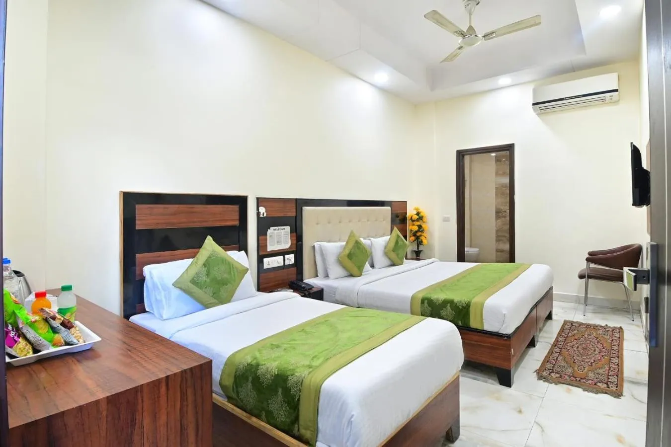 TV and multimedia, Bed in Hotel Emporio View - New Delhi Railway Station - Paharganj