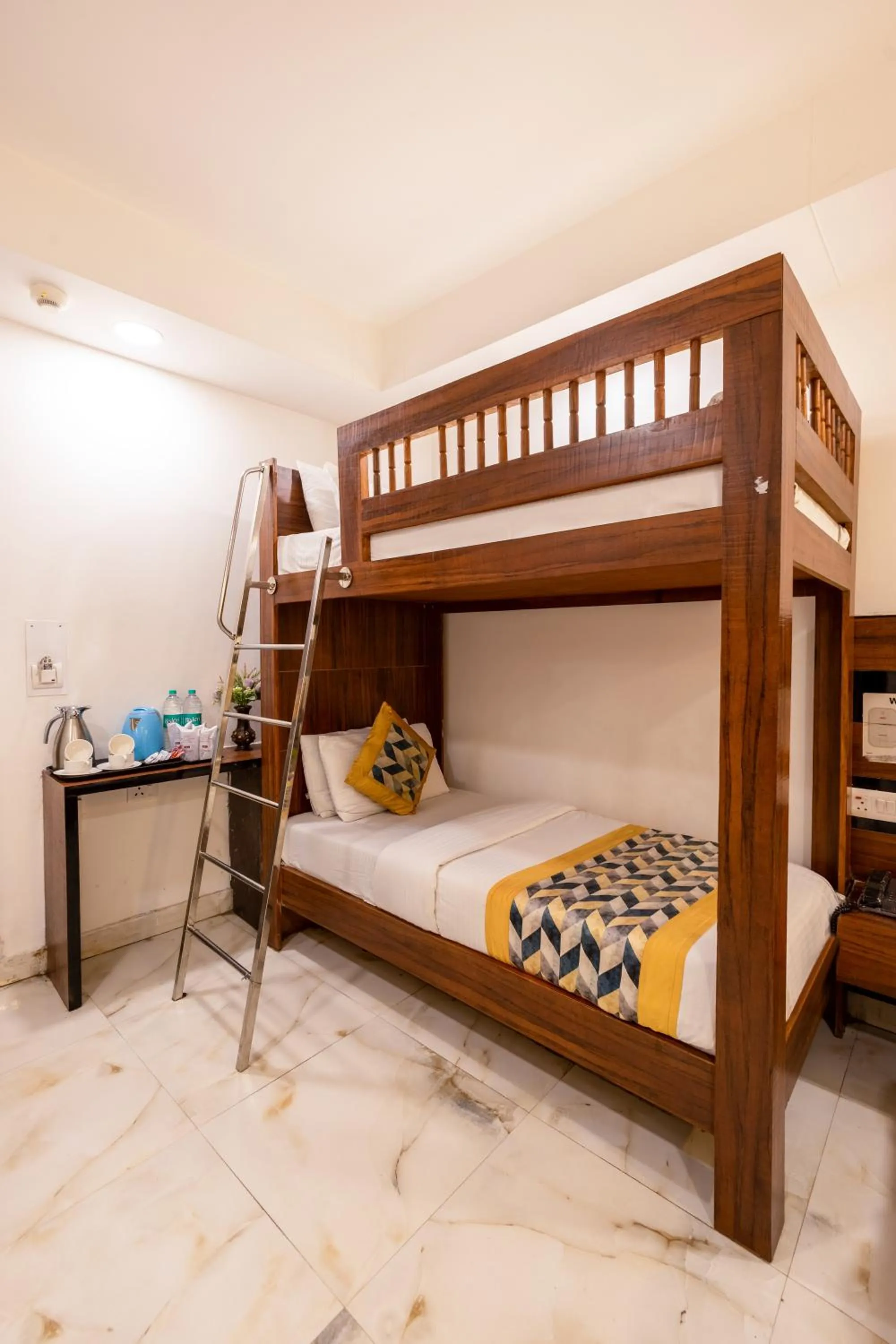 Bed in Hotel Emporio View - New Delhi Railway Station - Paharganj
