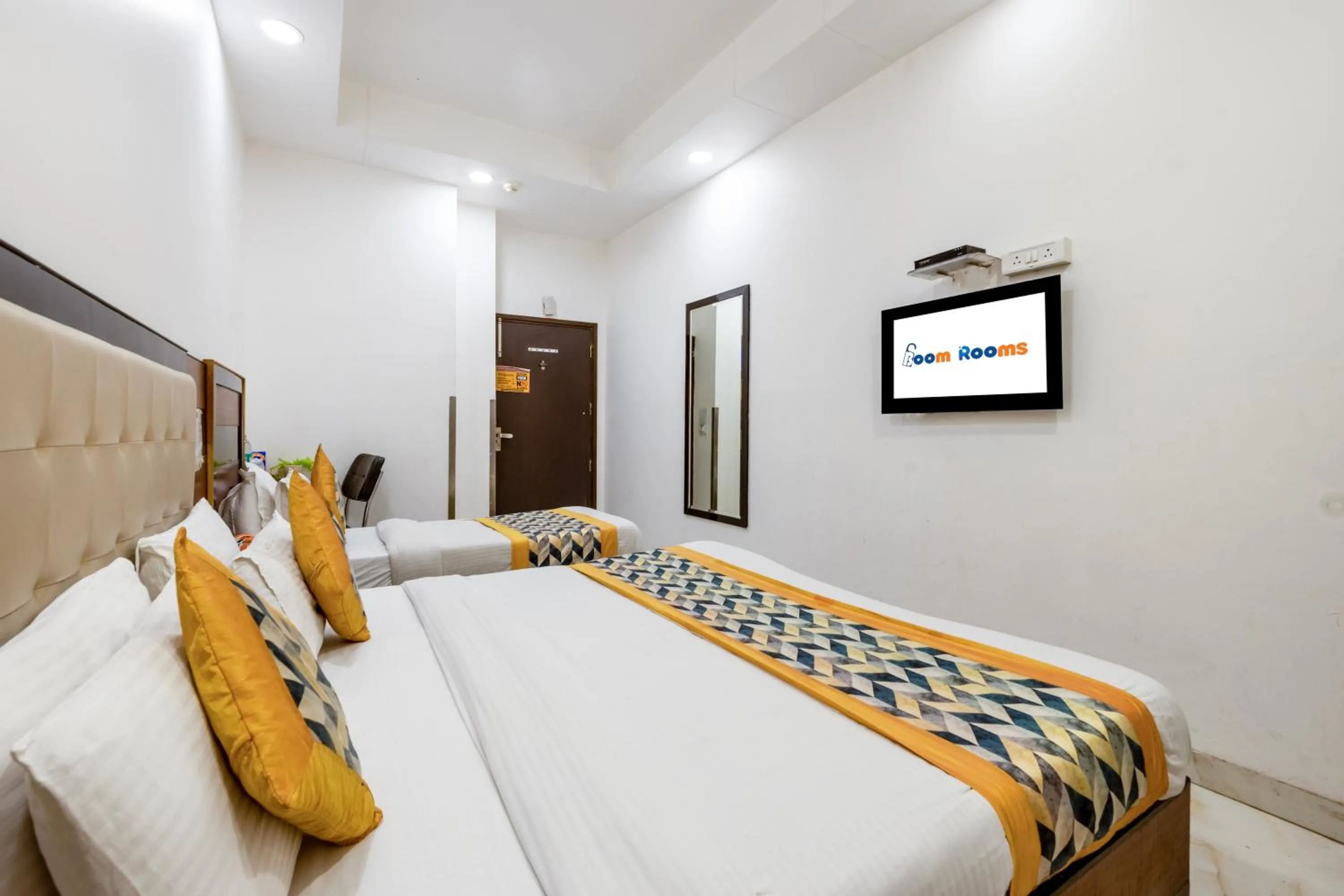 Bed in Hotel Emporio View - New Delhi Railway Station - Paharganj