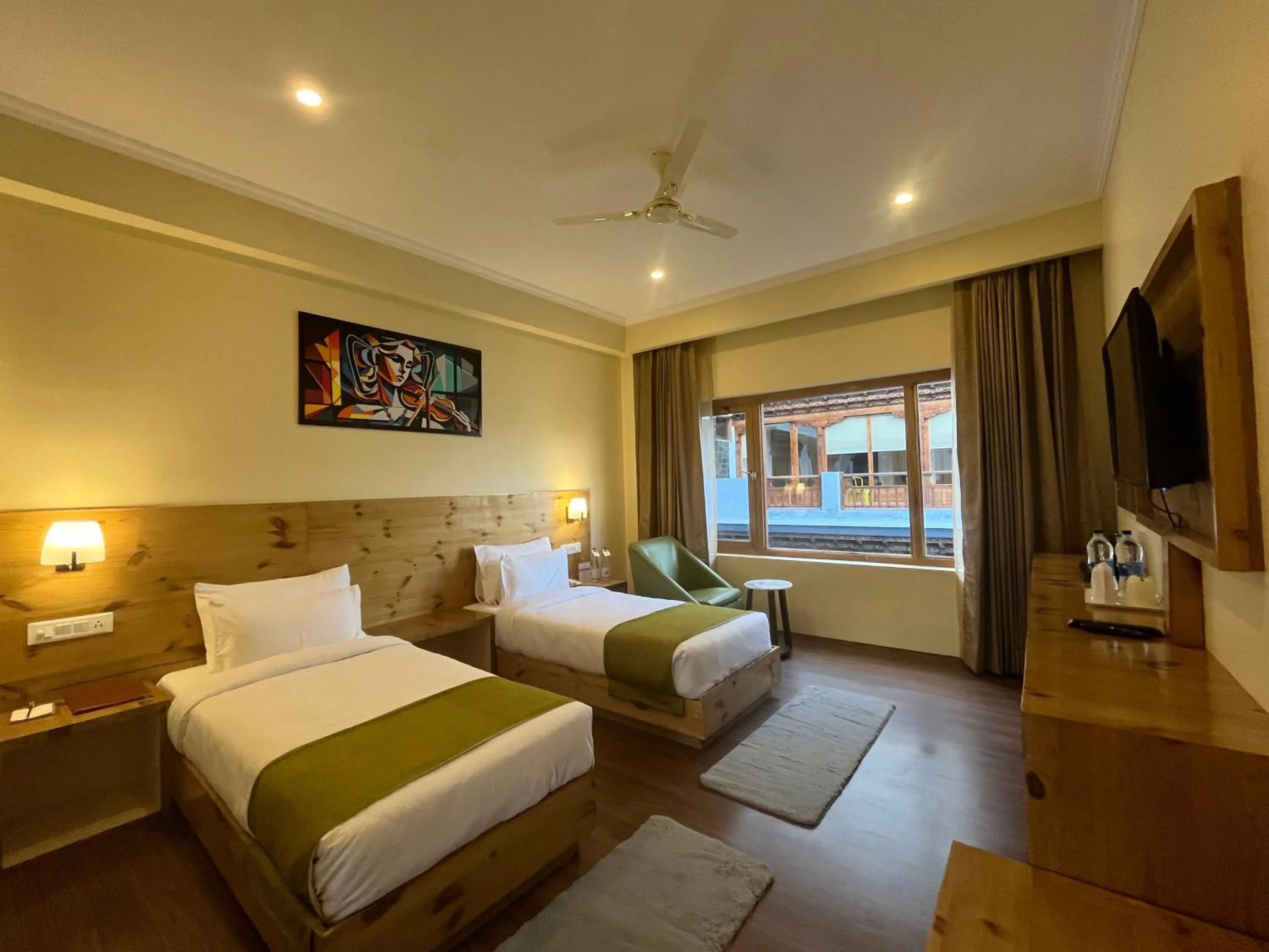 Bed in Crown Himalaya