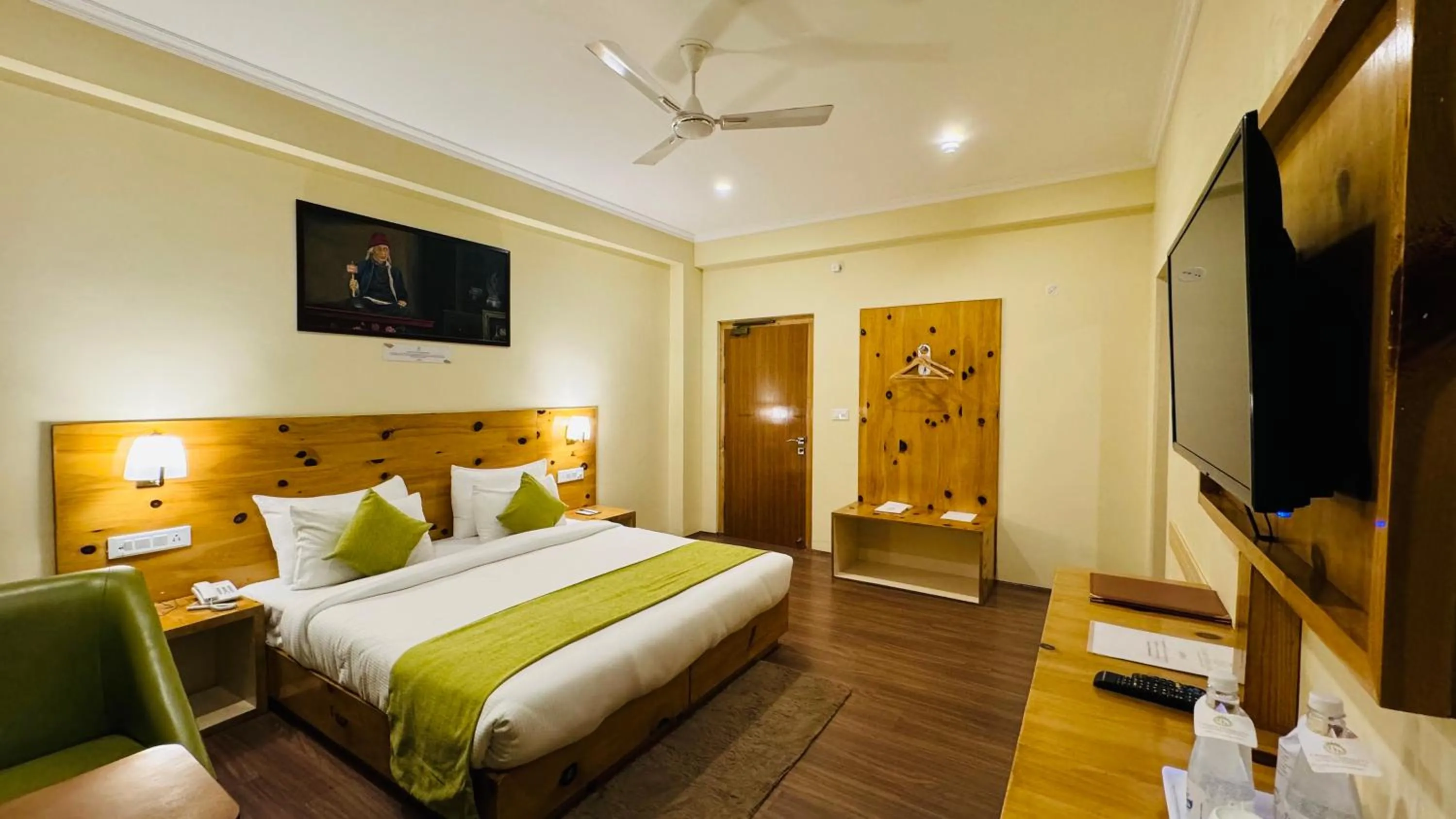 Bed in Crown Himalaya