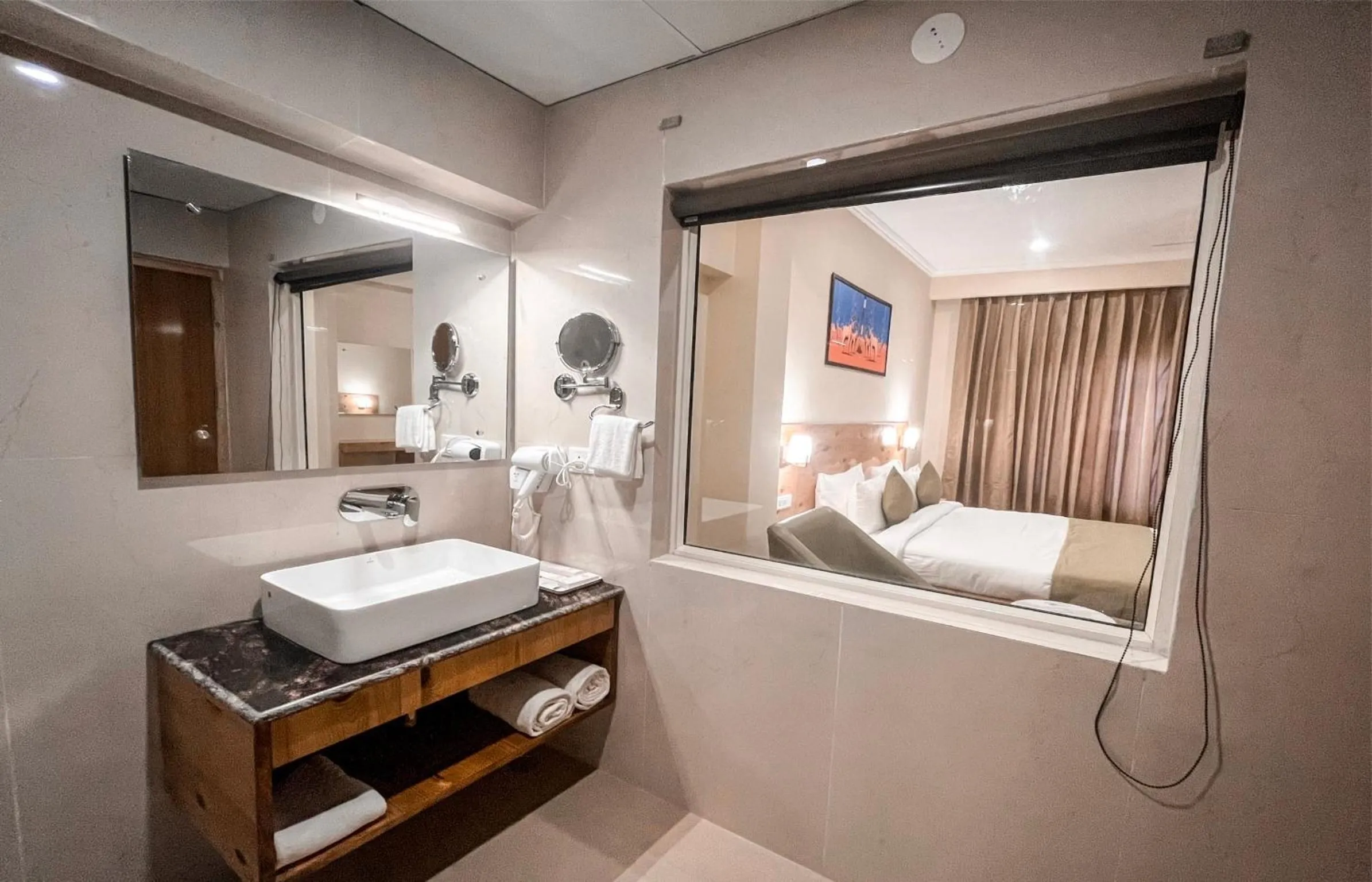 Bed in Crown Himalaya