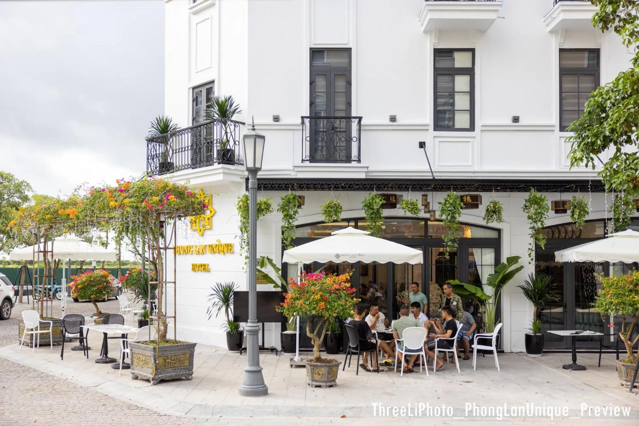 Property building in Phong Lan Unique Hotel