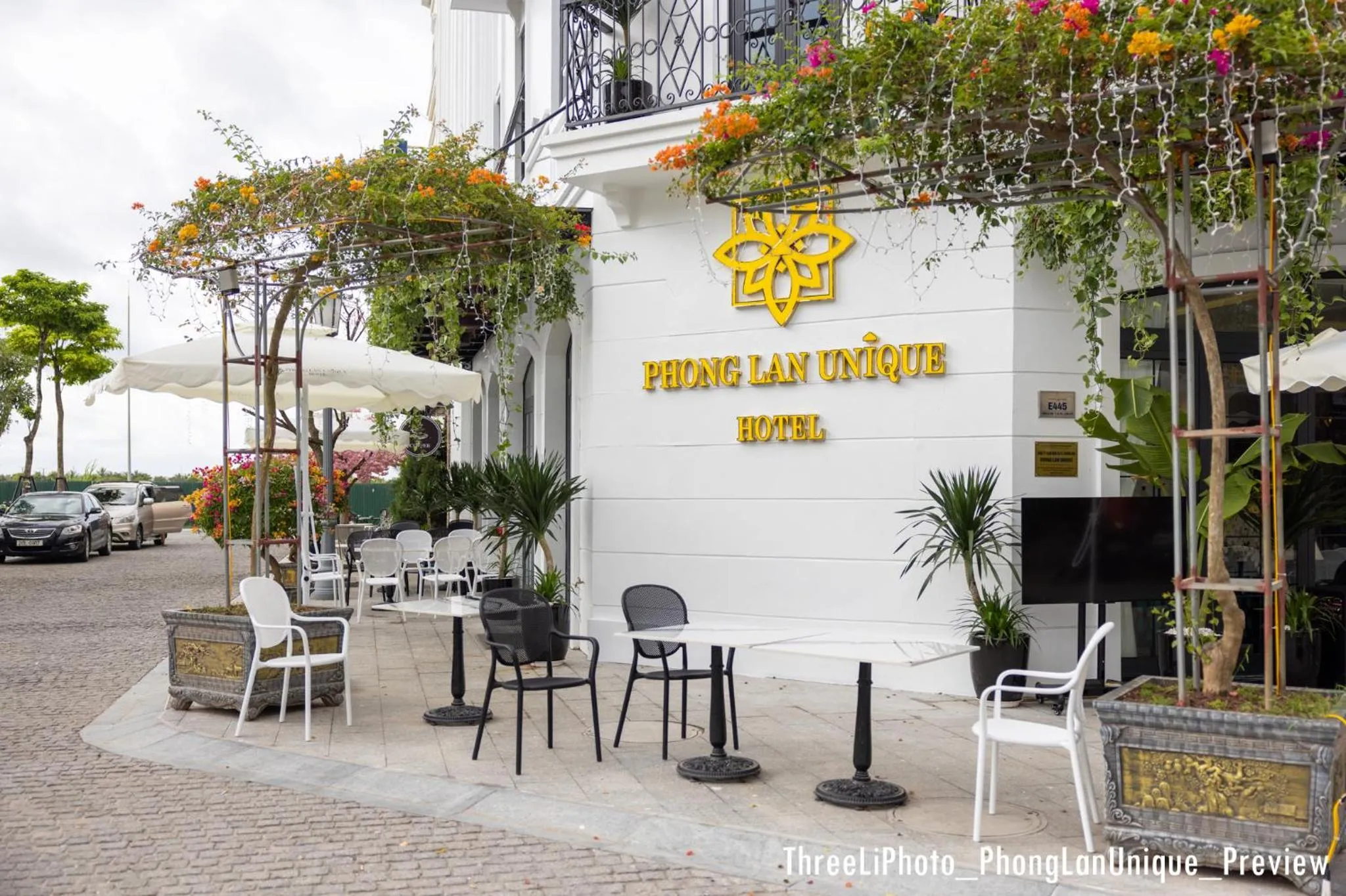 Property building in Phong Lan Unique Hotel