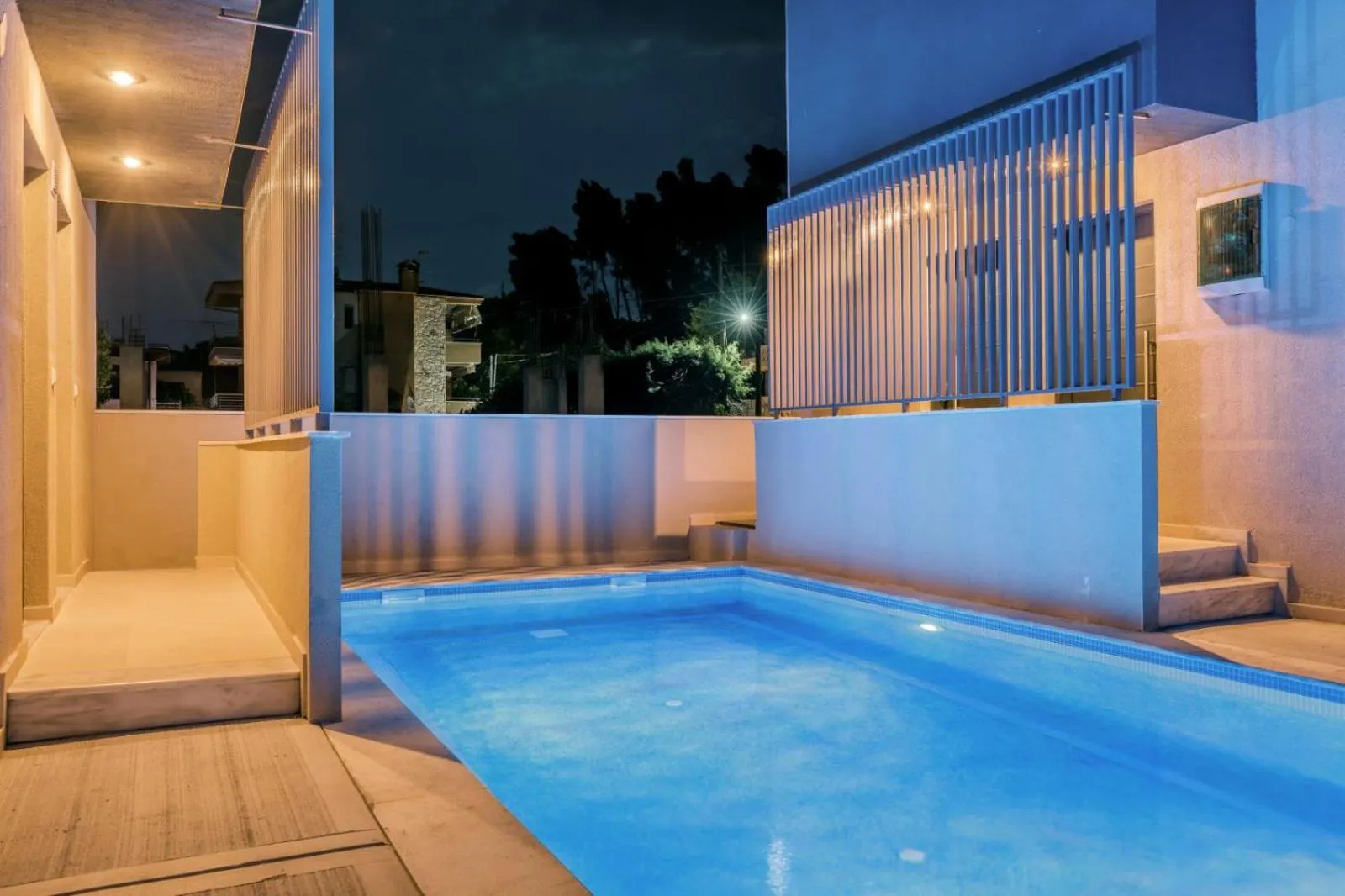 V Luxury Apartments with Pool