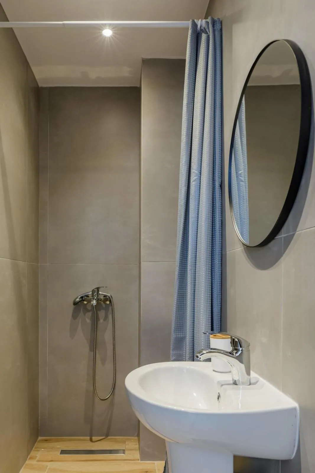 V Luxury Apartments with Pool