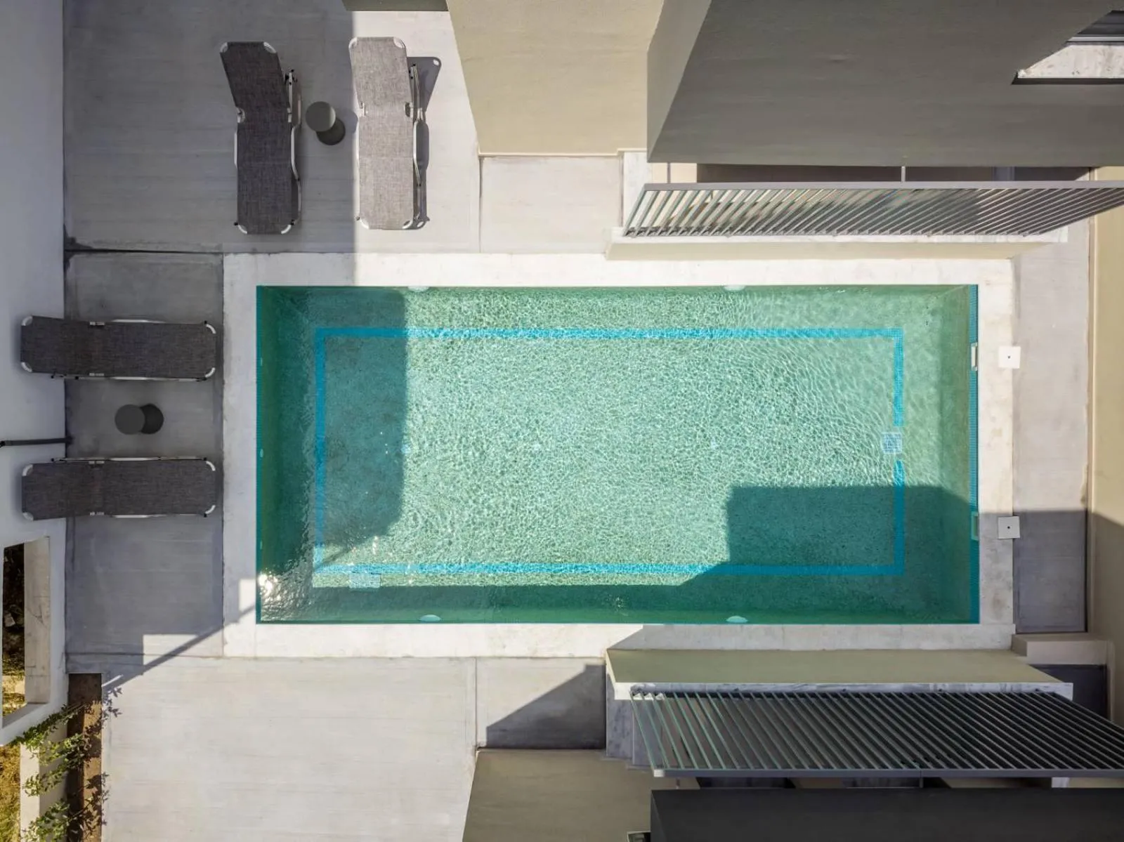 V Luxury Apartments with Pool