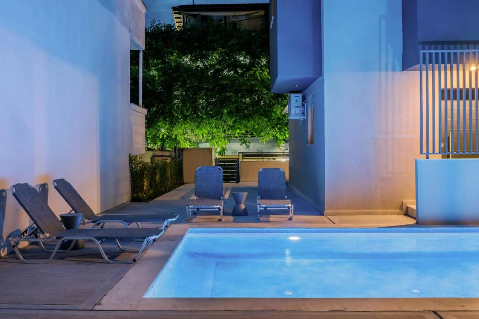 V Luxury Apartments with Pool