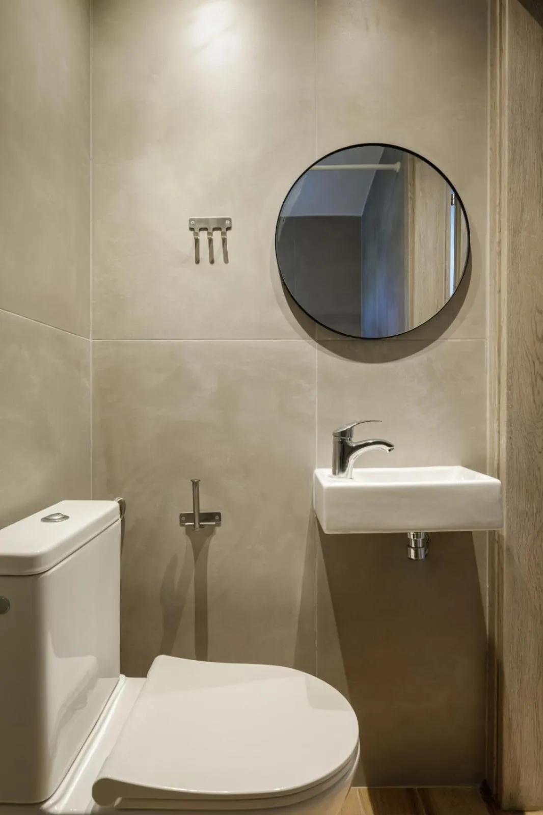 V Luxury Apartments with Pool