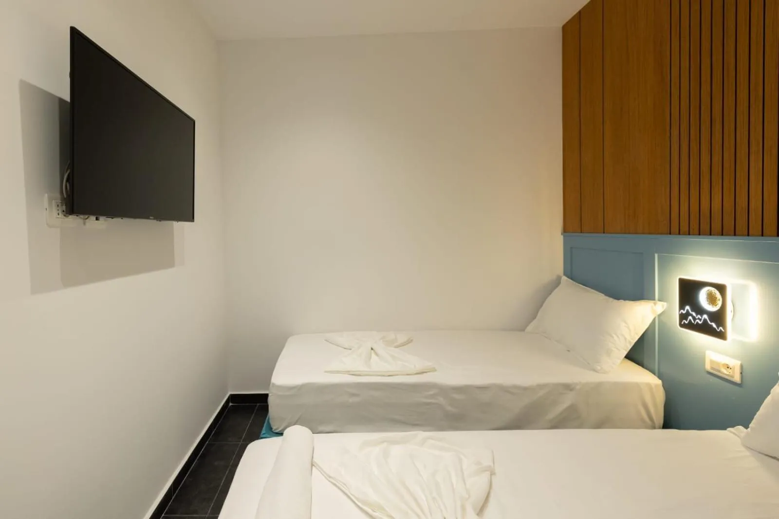 Photo of the whole room in Aglon Twin's Hotel