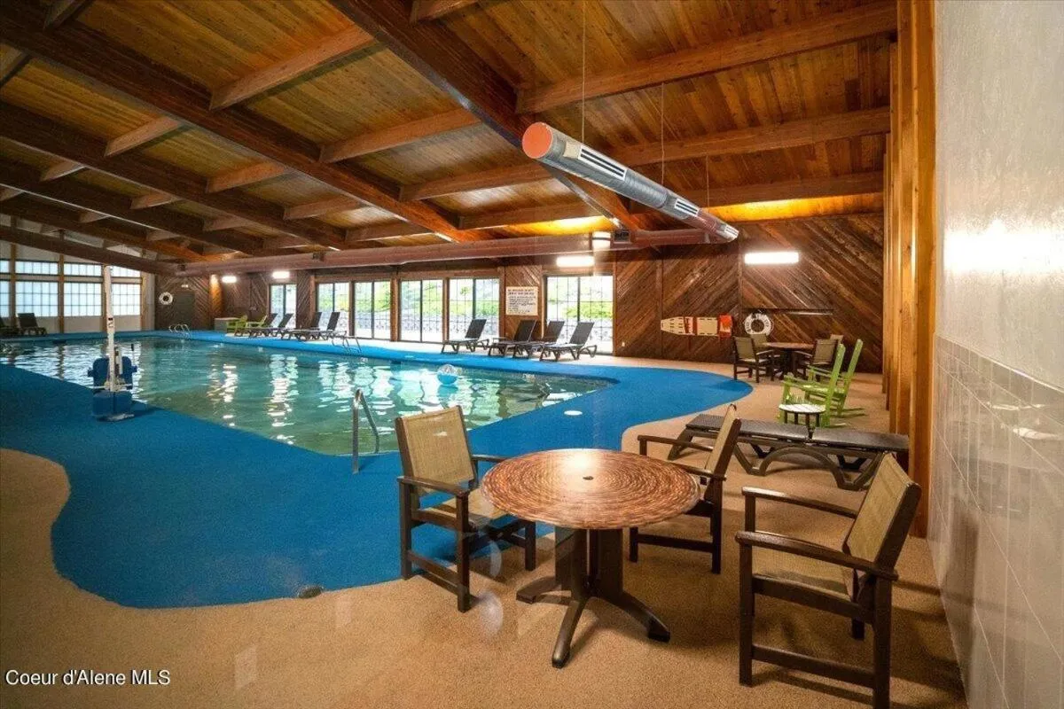 Swimming pool in Stoneridge Resort