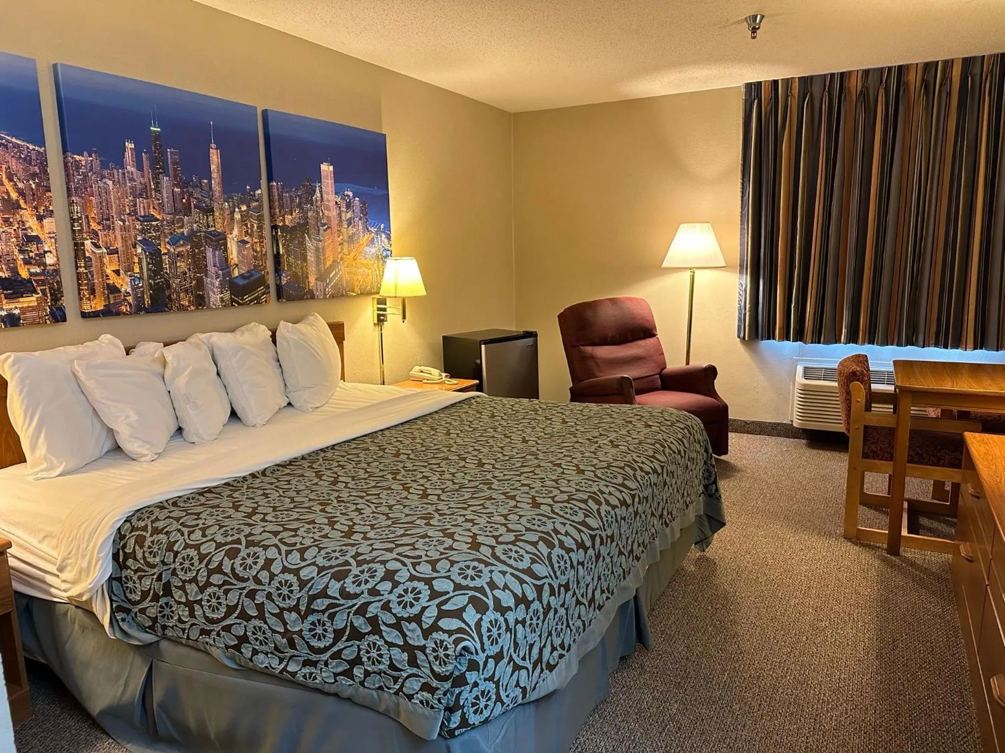 Bed in Econo Lodge El Paso