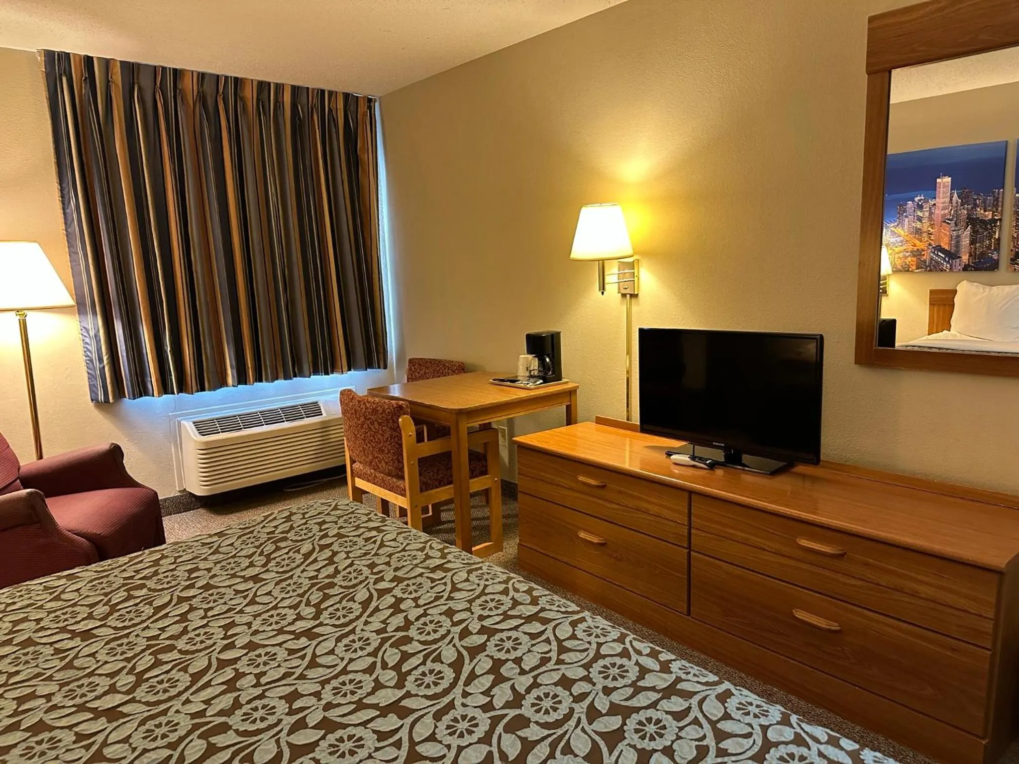 Bed in Econo Lodge El Paso